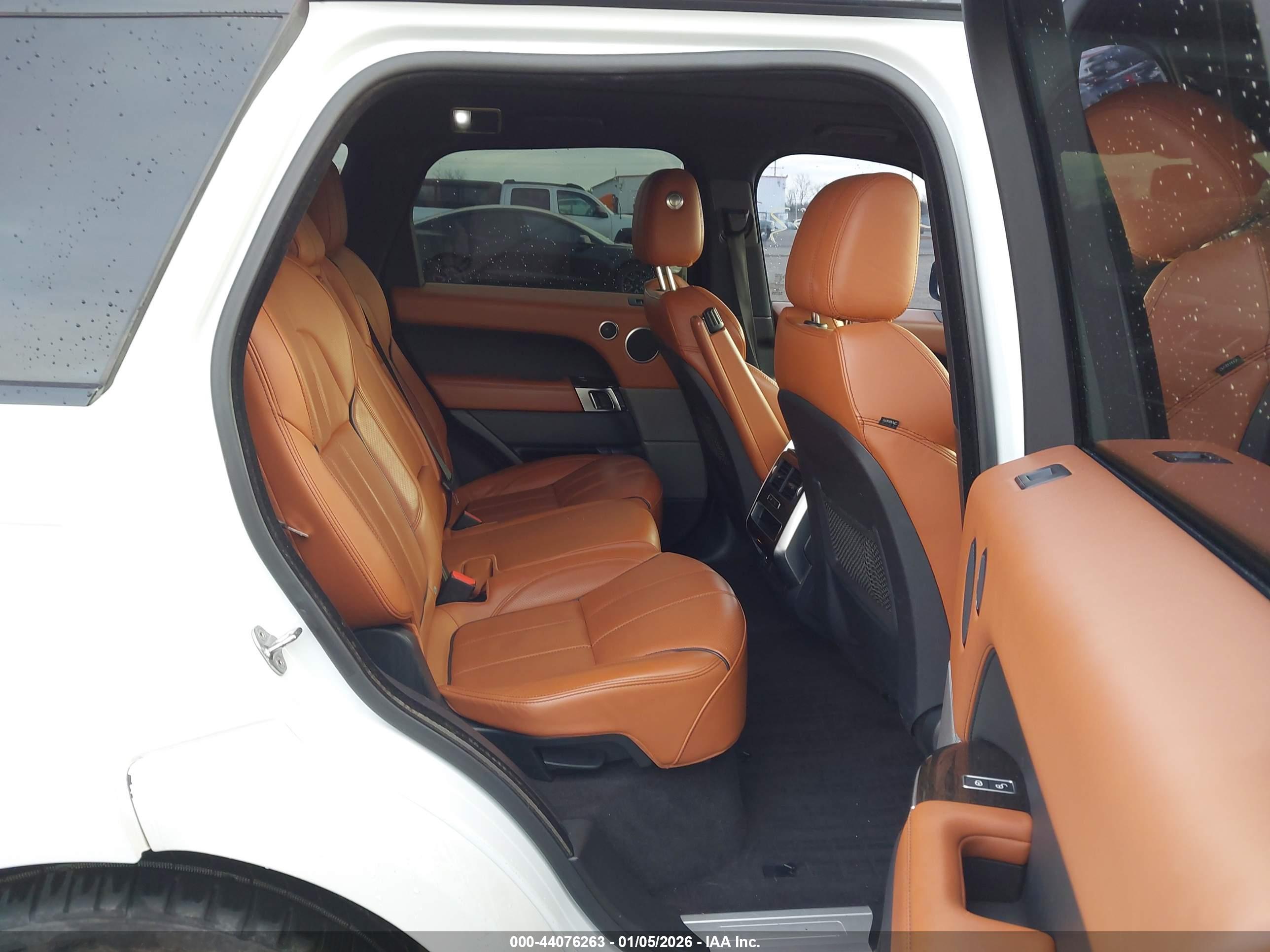 LAND ROVER image 8