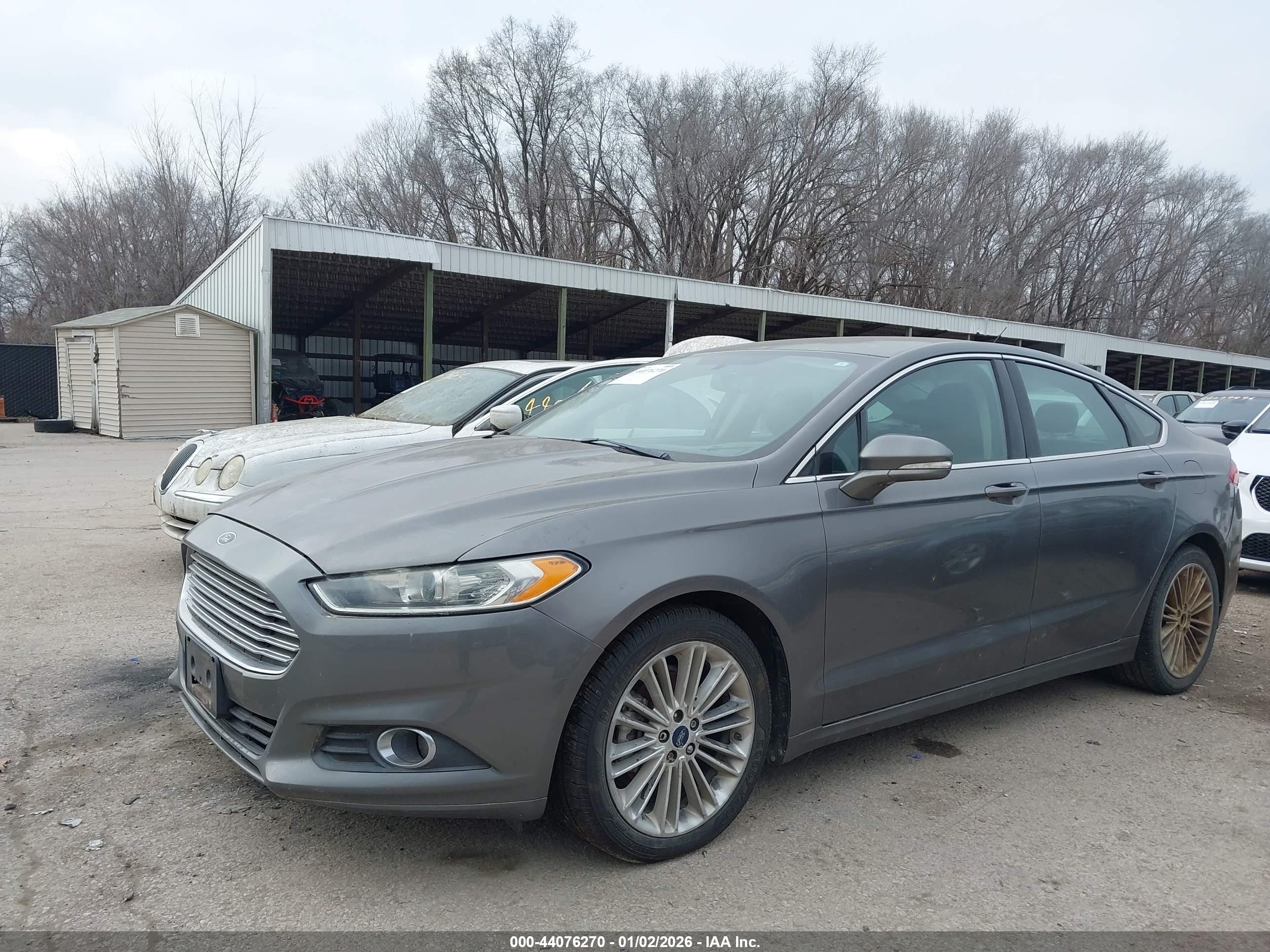 FORD FUSION image 2