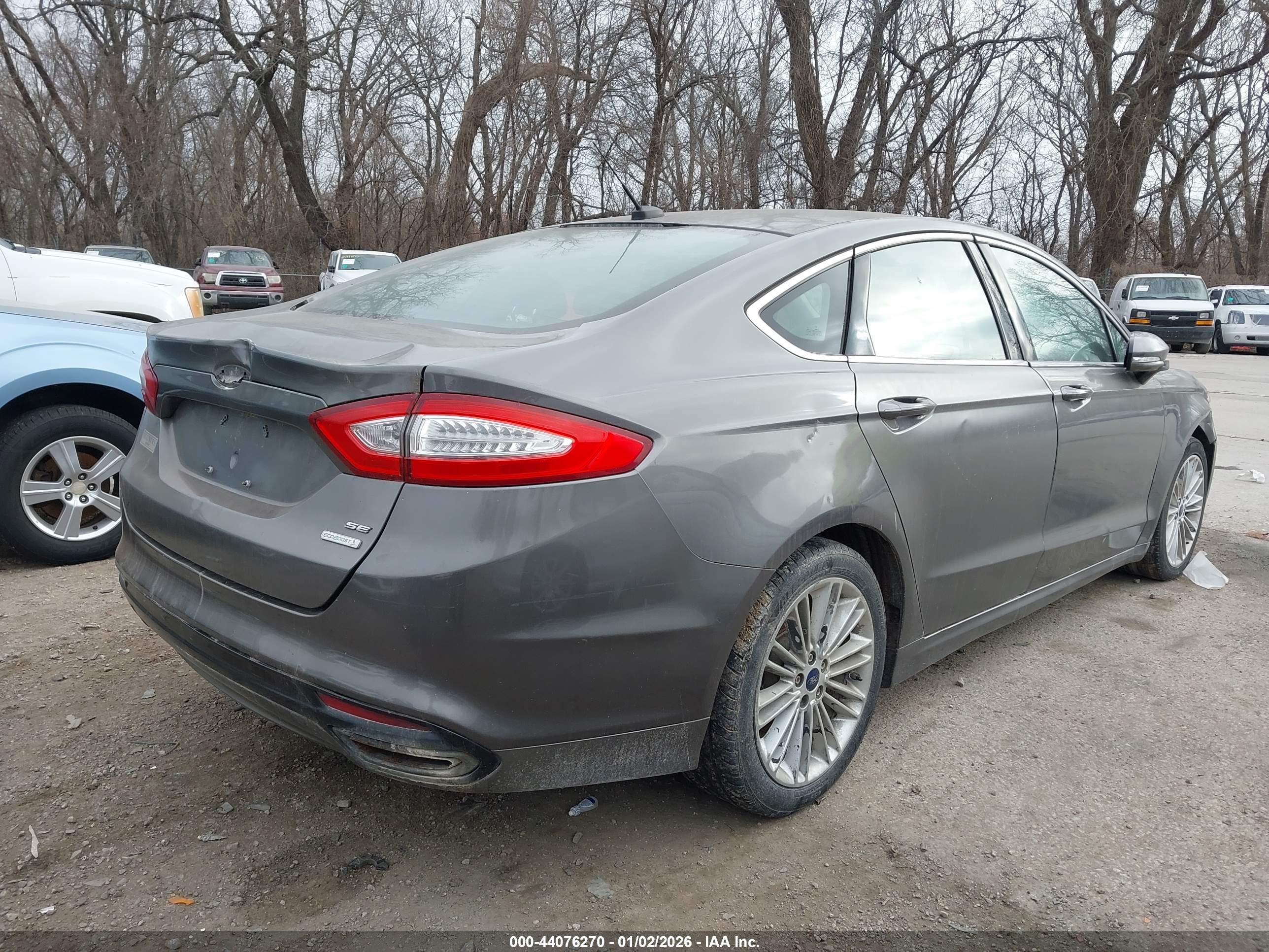 FORD FUSION image 4