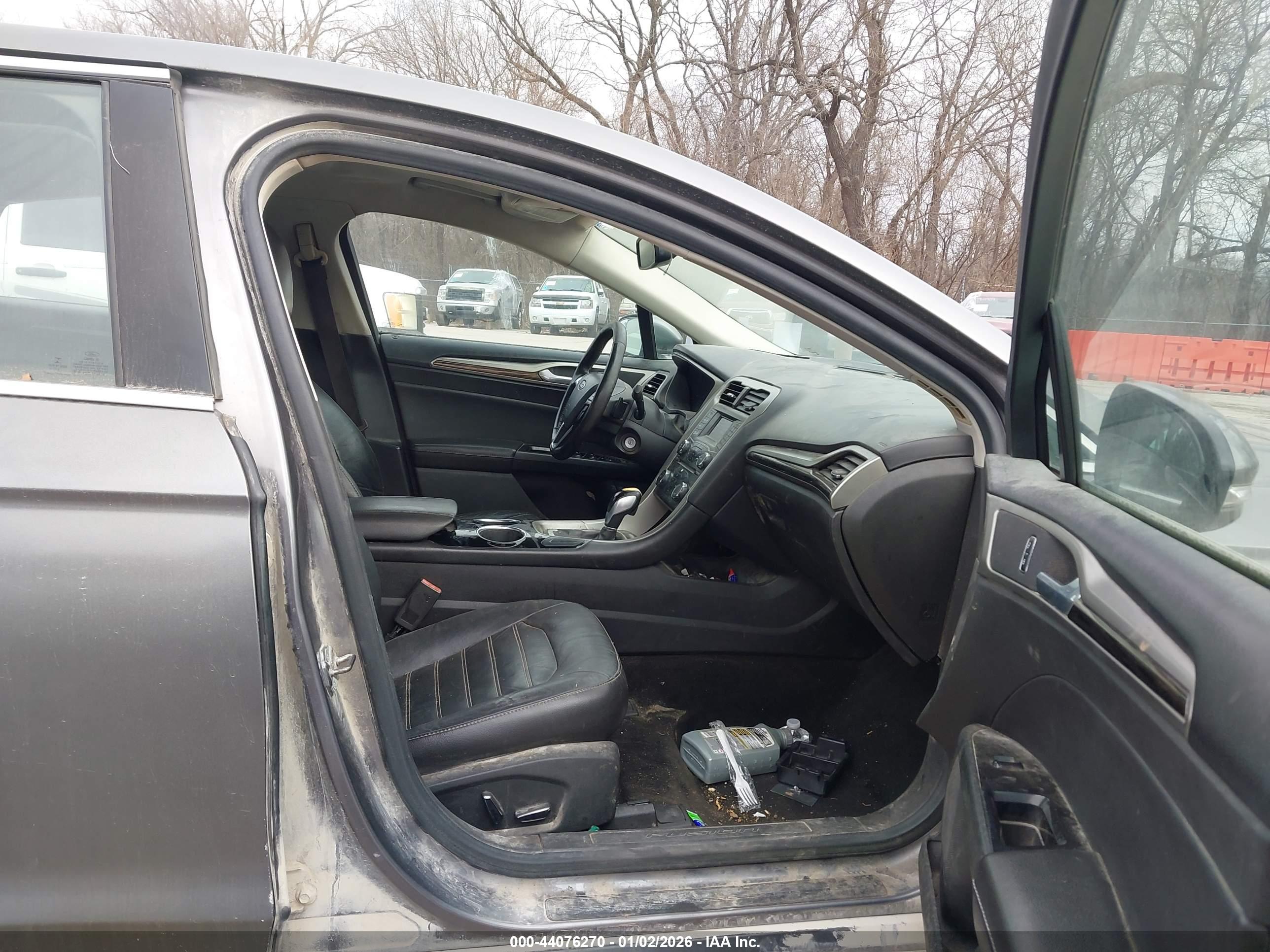 FORD FUSION image 5