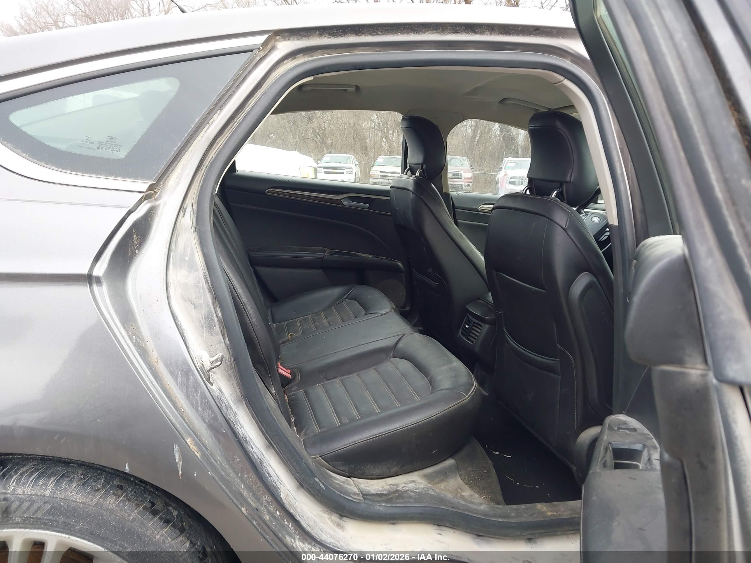 FORD FUSION image 8