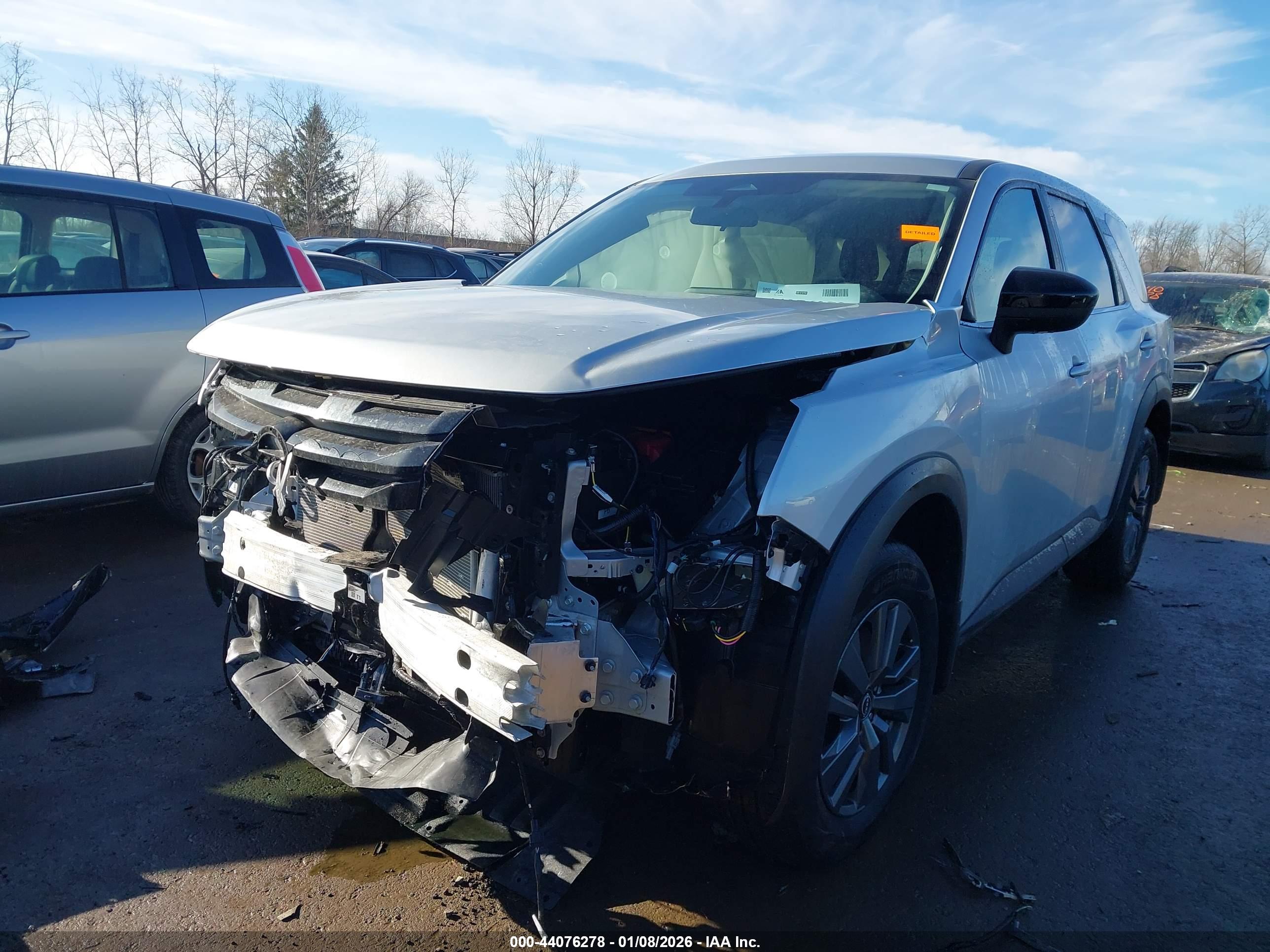 NISSAN PATHFINDER image 2
