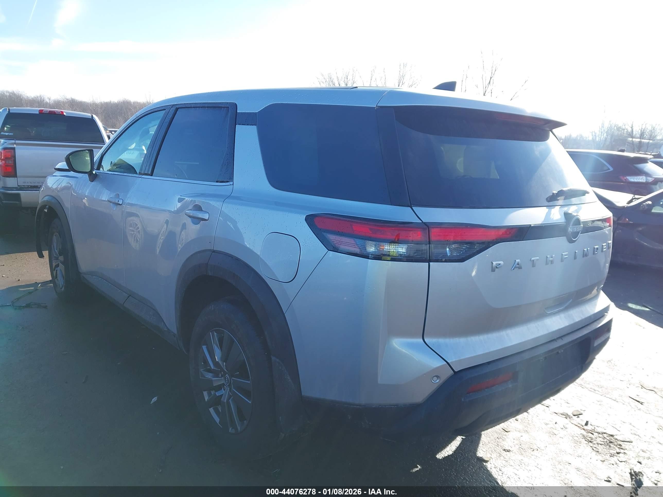 NISSAN PATHFINDER image 3