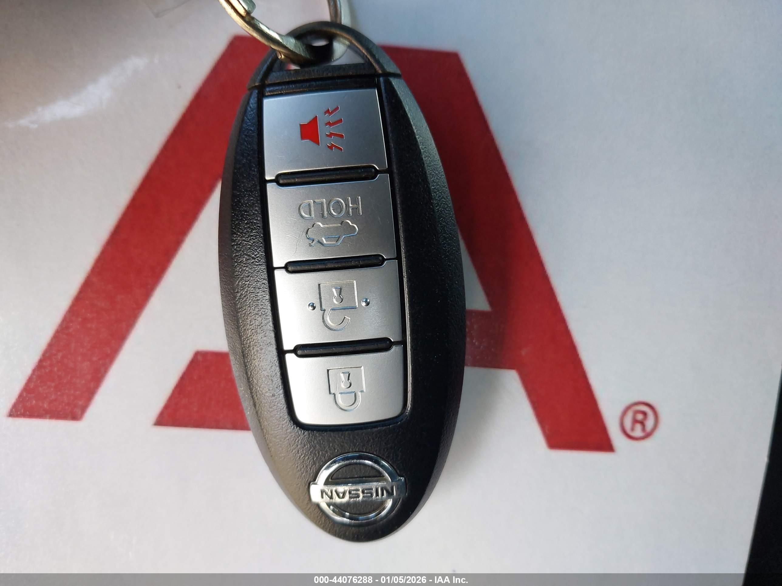 NISSAN MAXIMA image 11