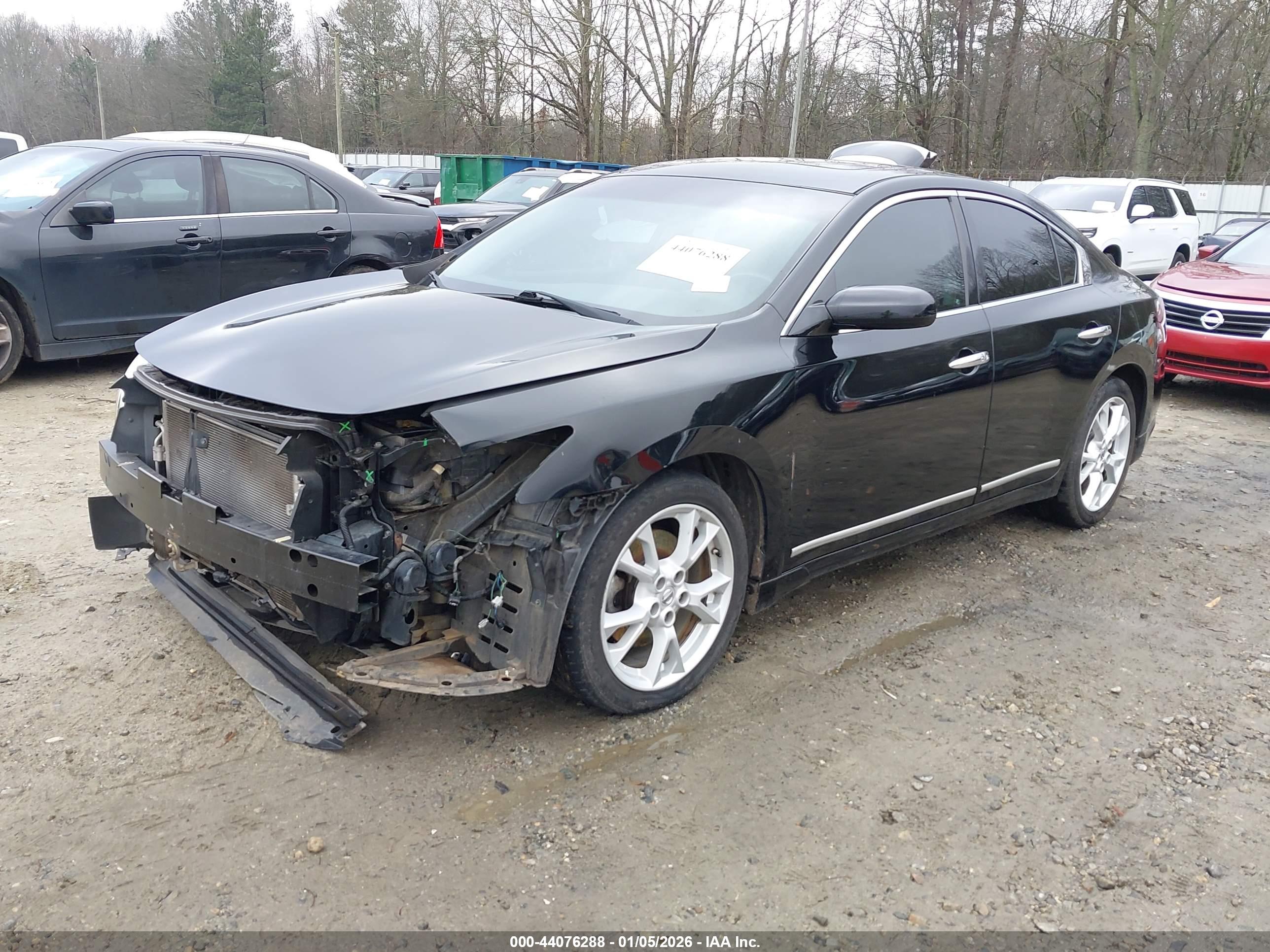 NISSAN MAXIMA image 2