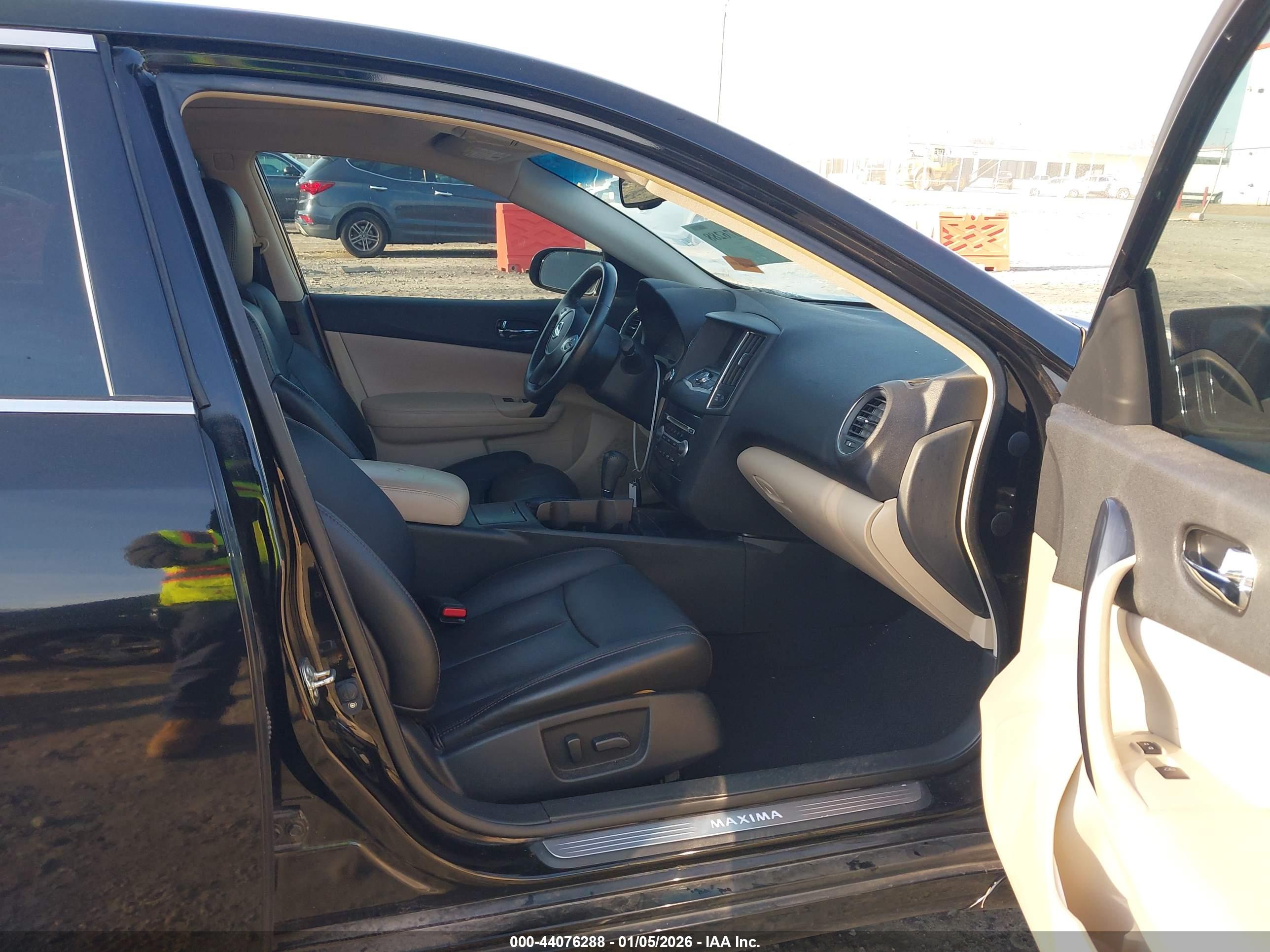 NISSAN MAXIMA image 5