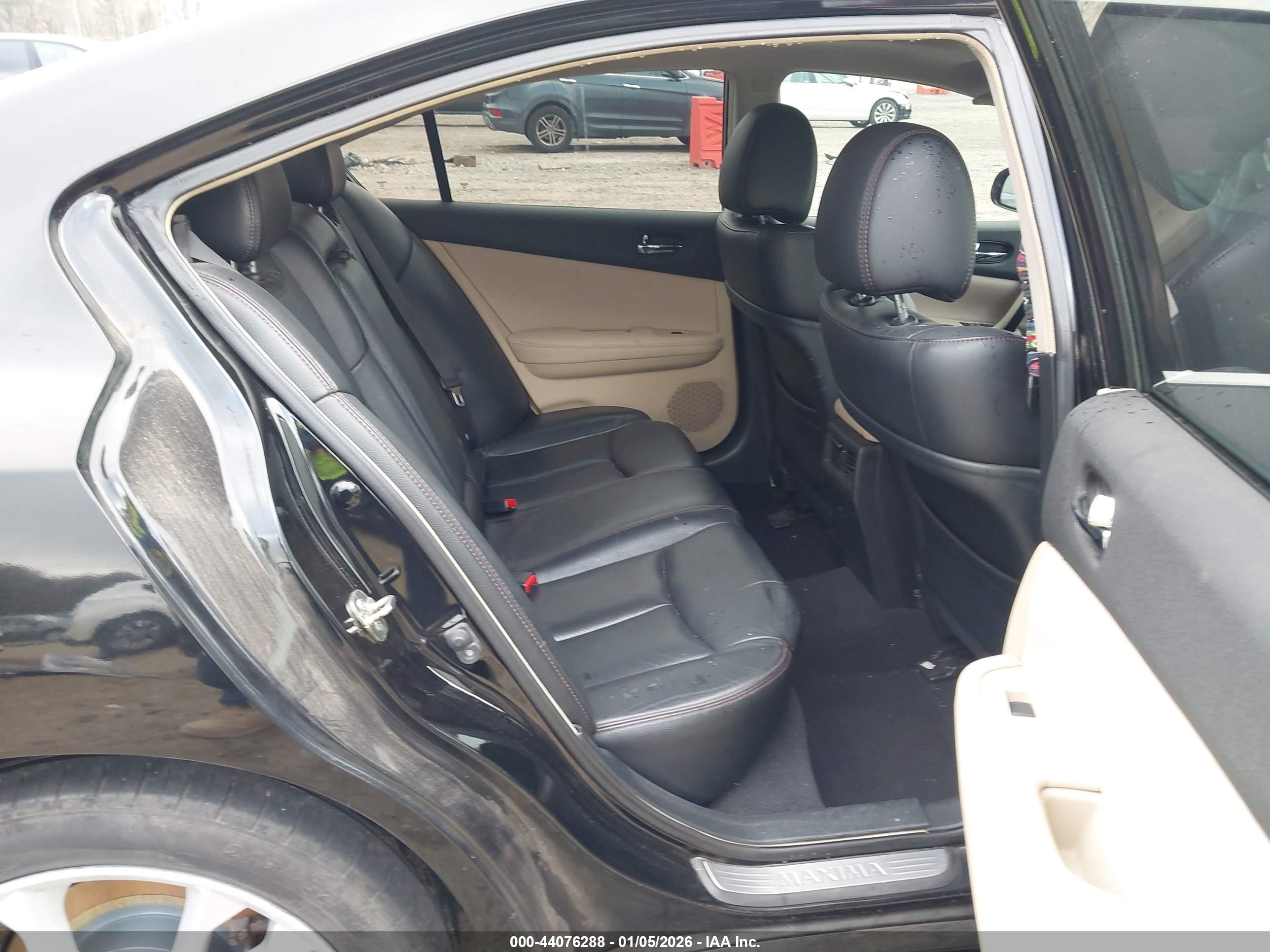 NISSAN MAXIMA image 8