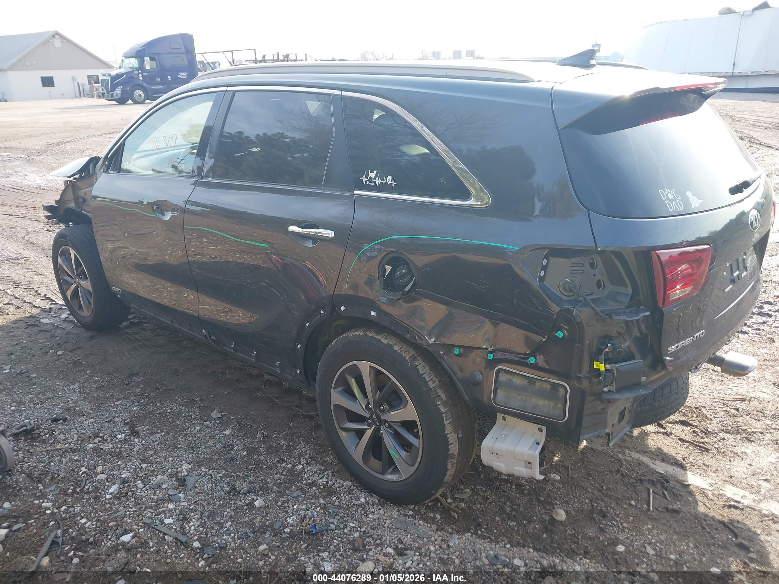 KIA SORENTO image 3