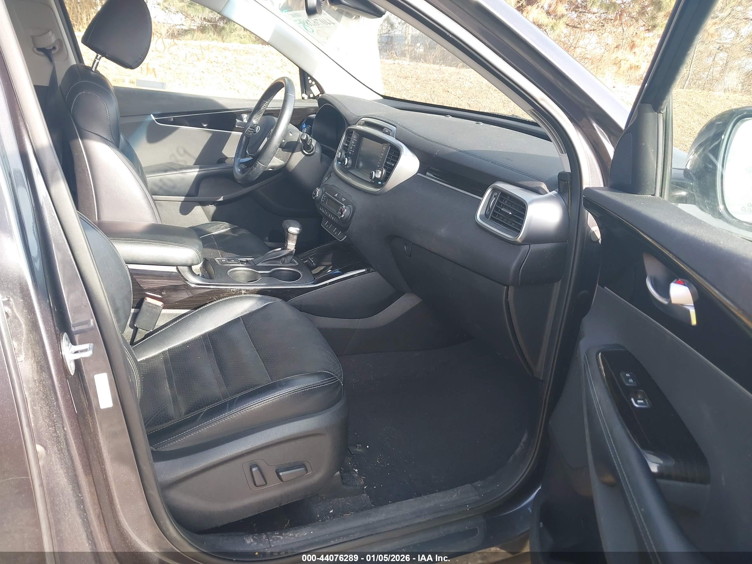 KIA SORENTO image 5
