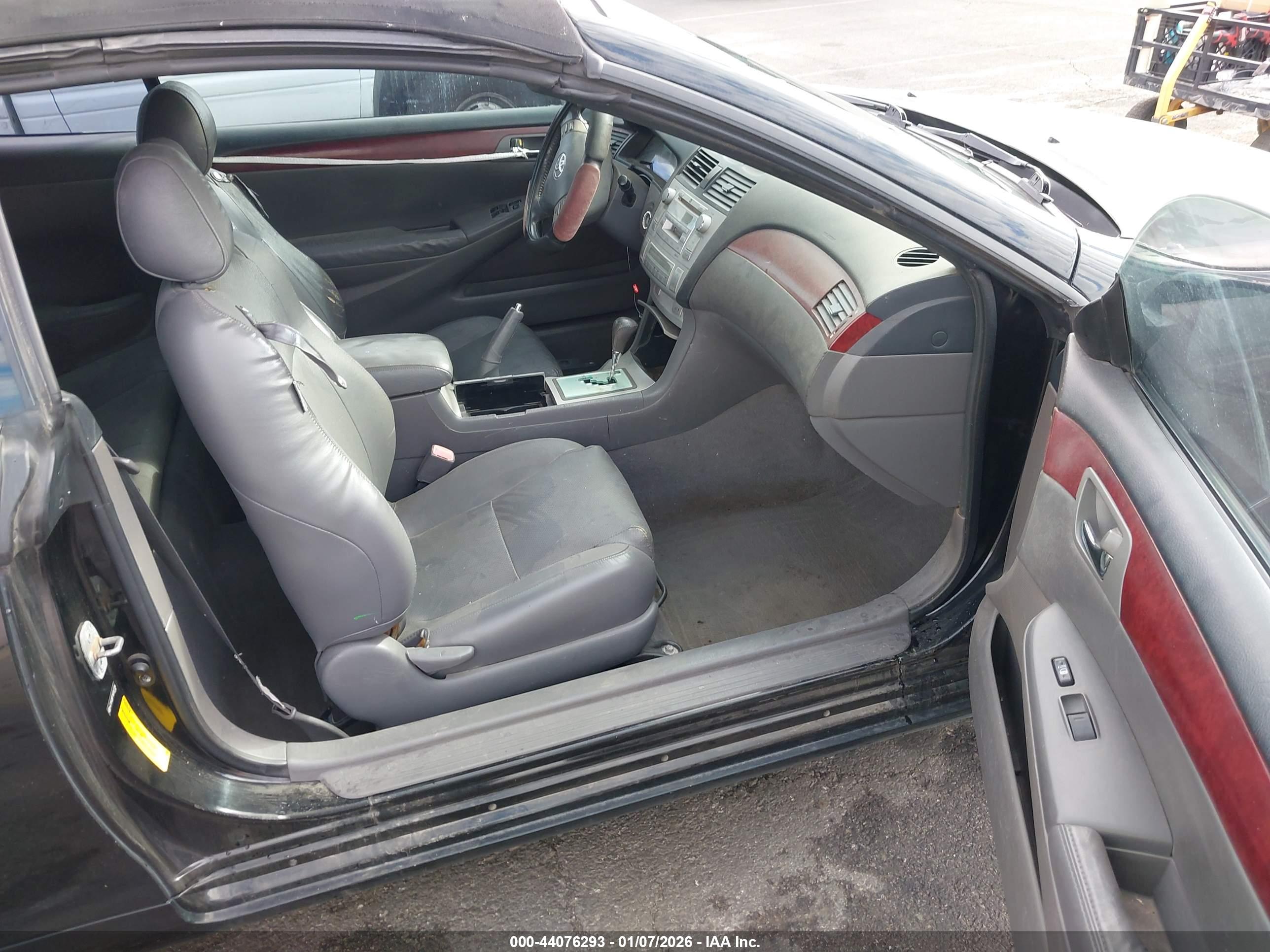 TOYOTA CAMRY image 5