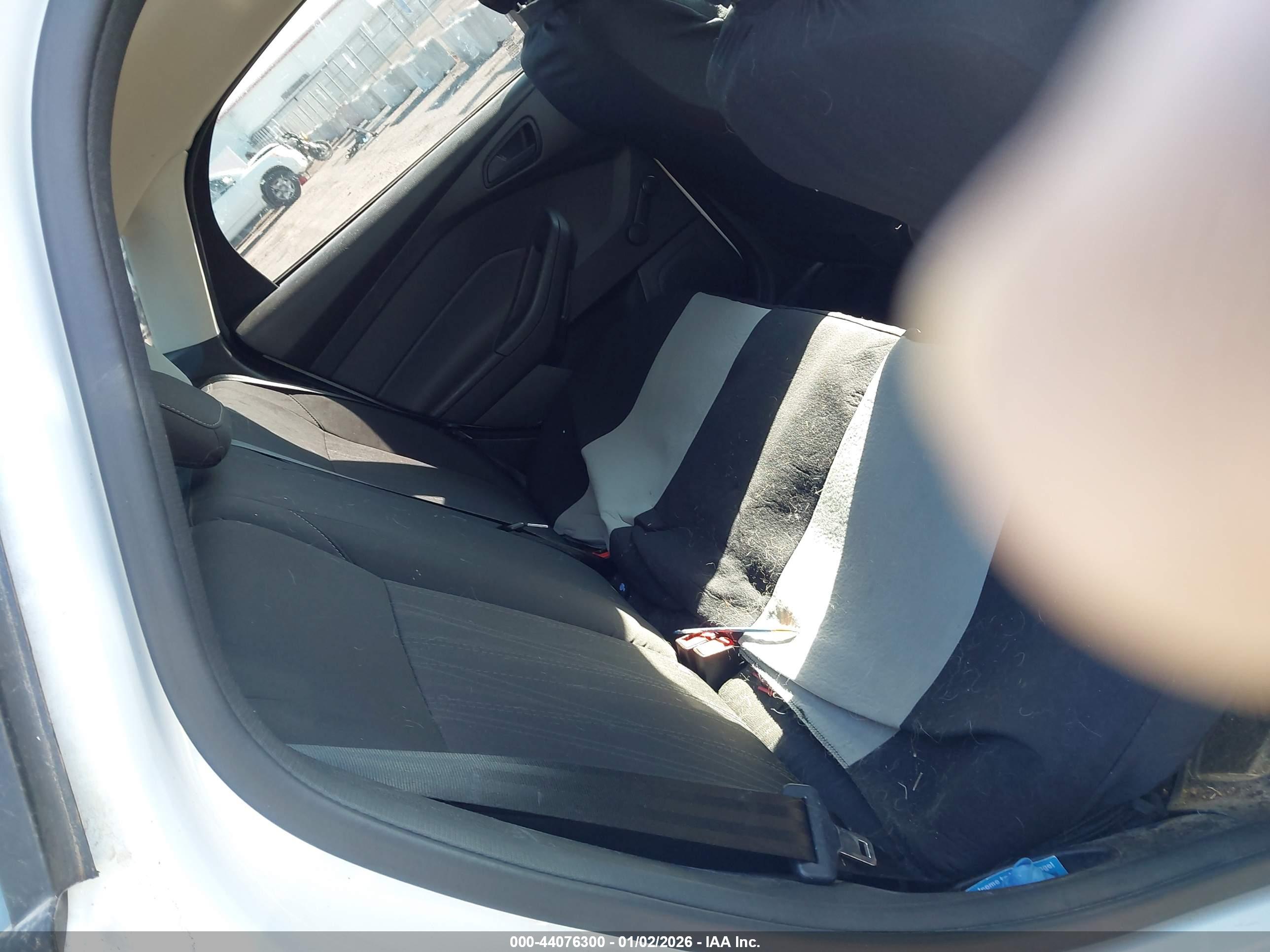 FORD FOCUS image 8
