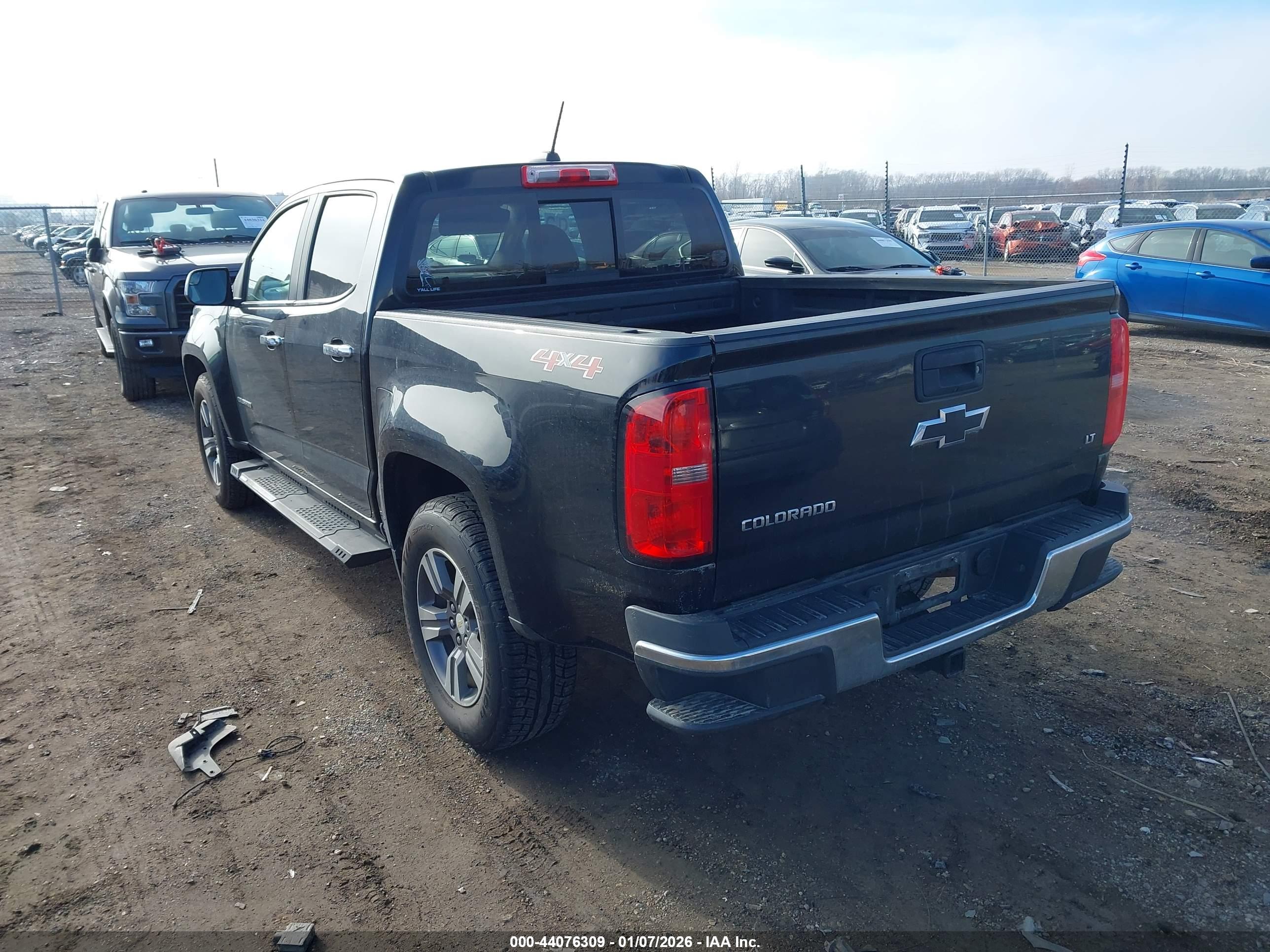 CHEVROLET COLORADO image 3