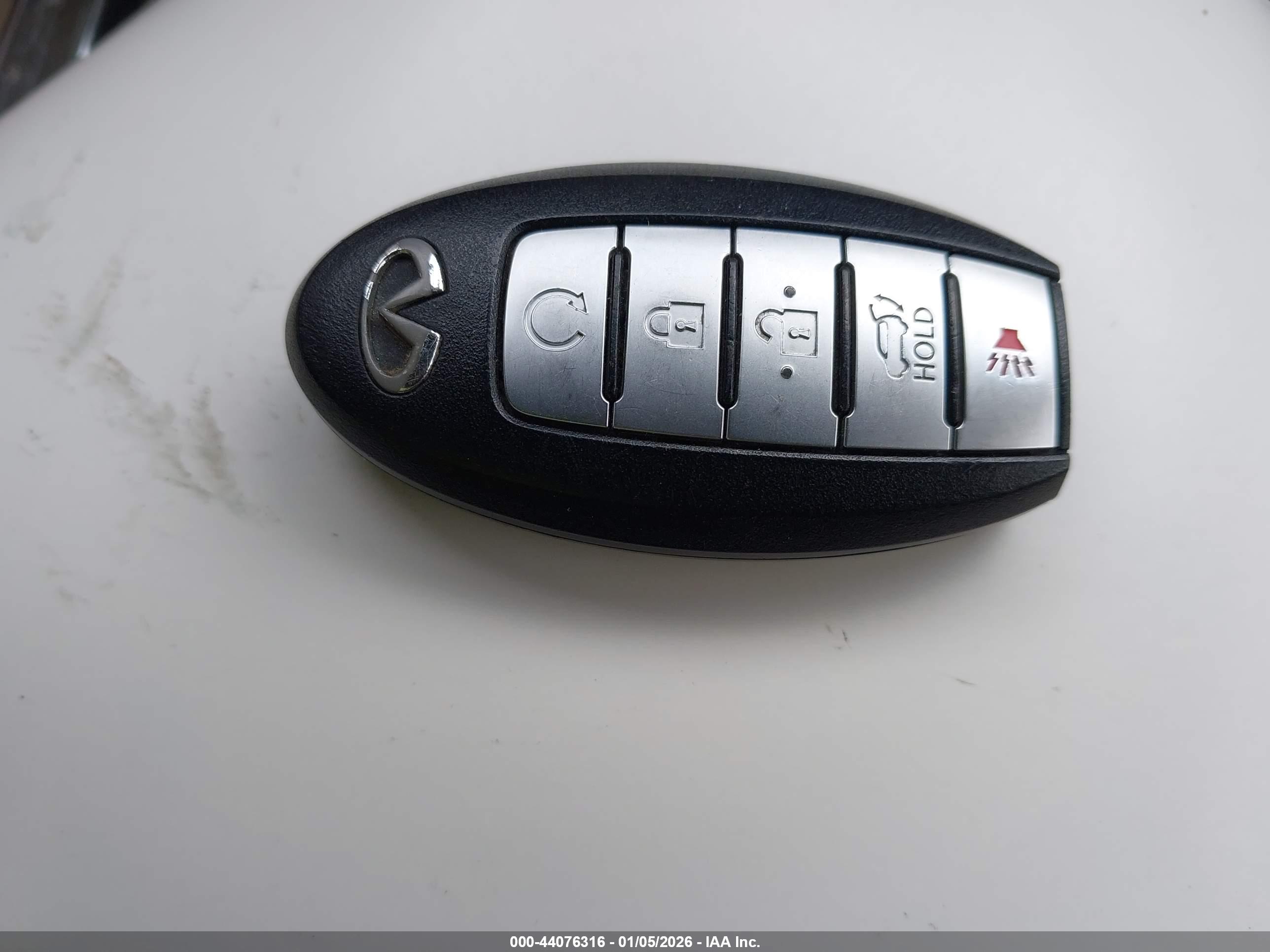 INFINITI QX80 image 11