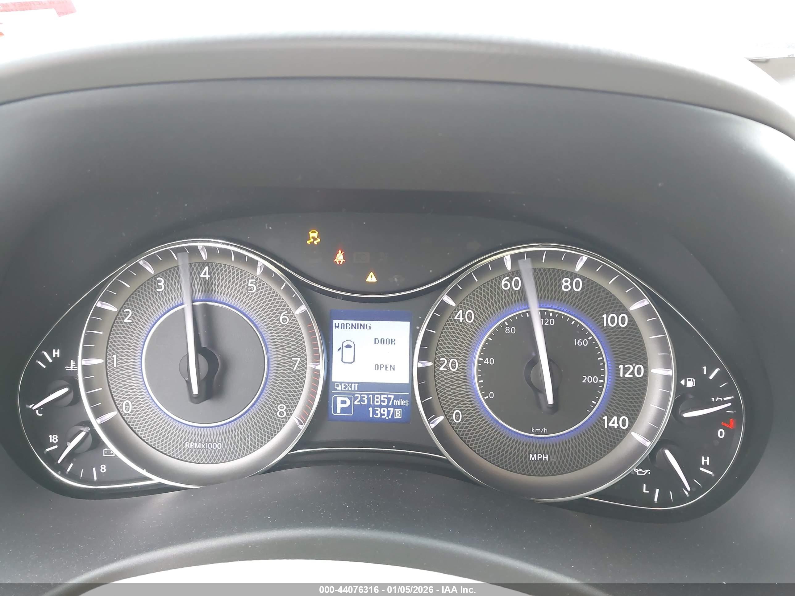 INFINITI QX80 image 7