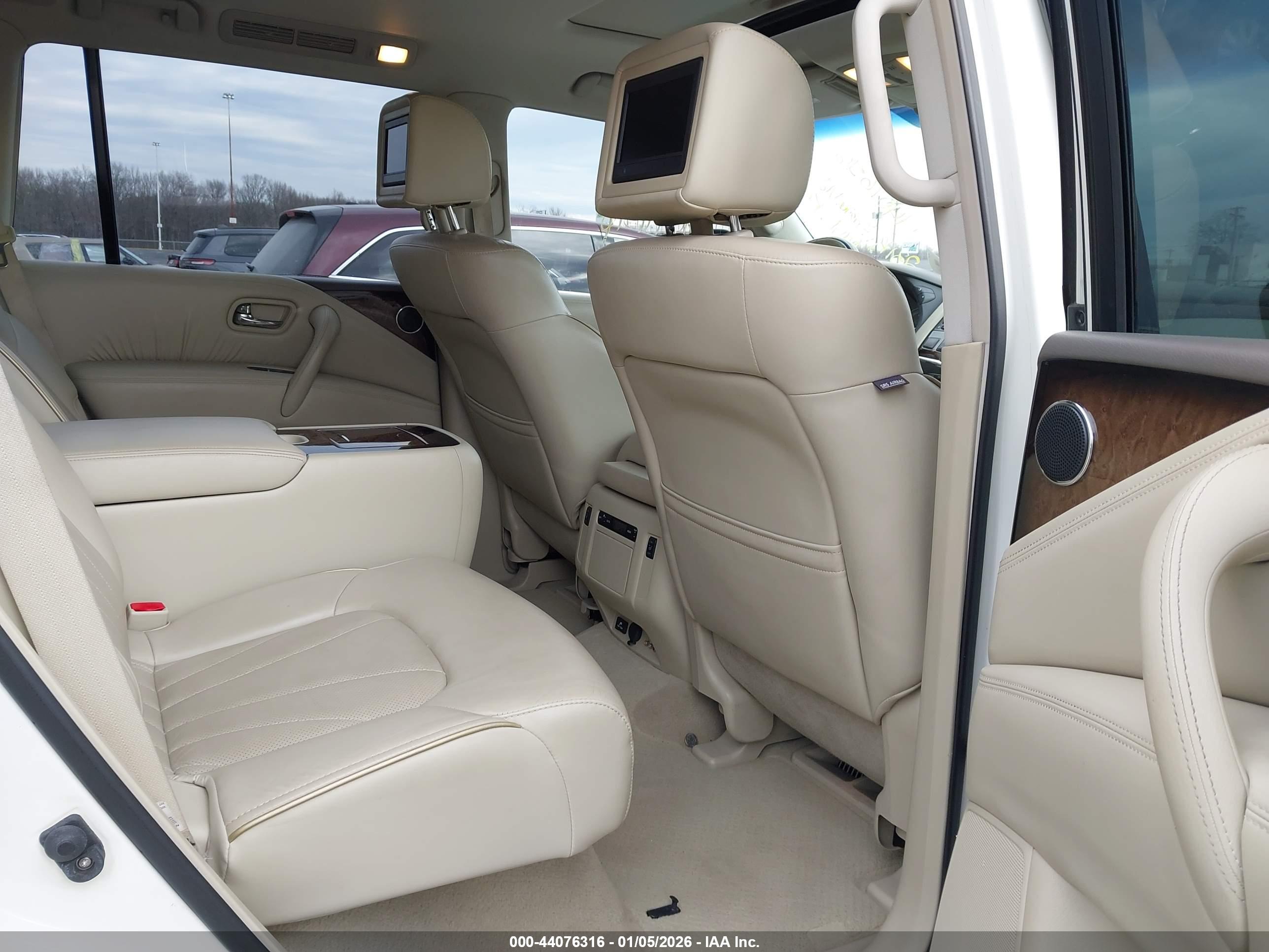 INFINITI QX80 image 8