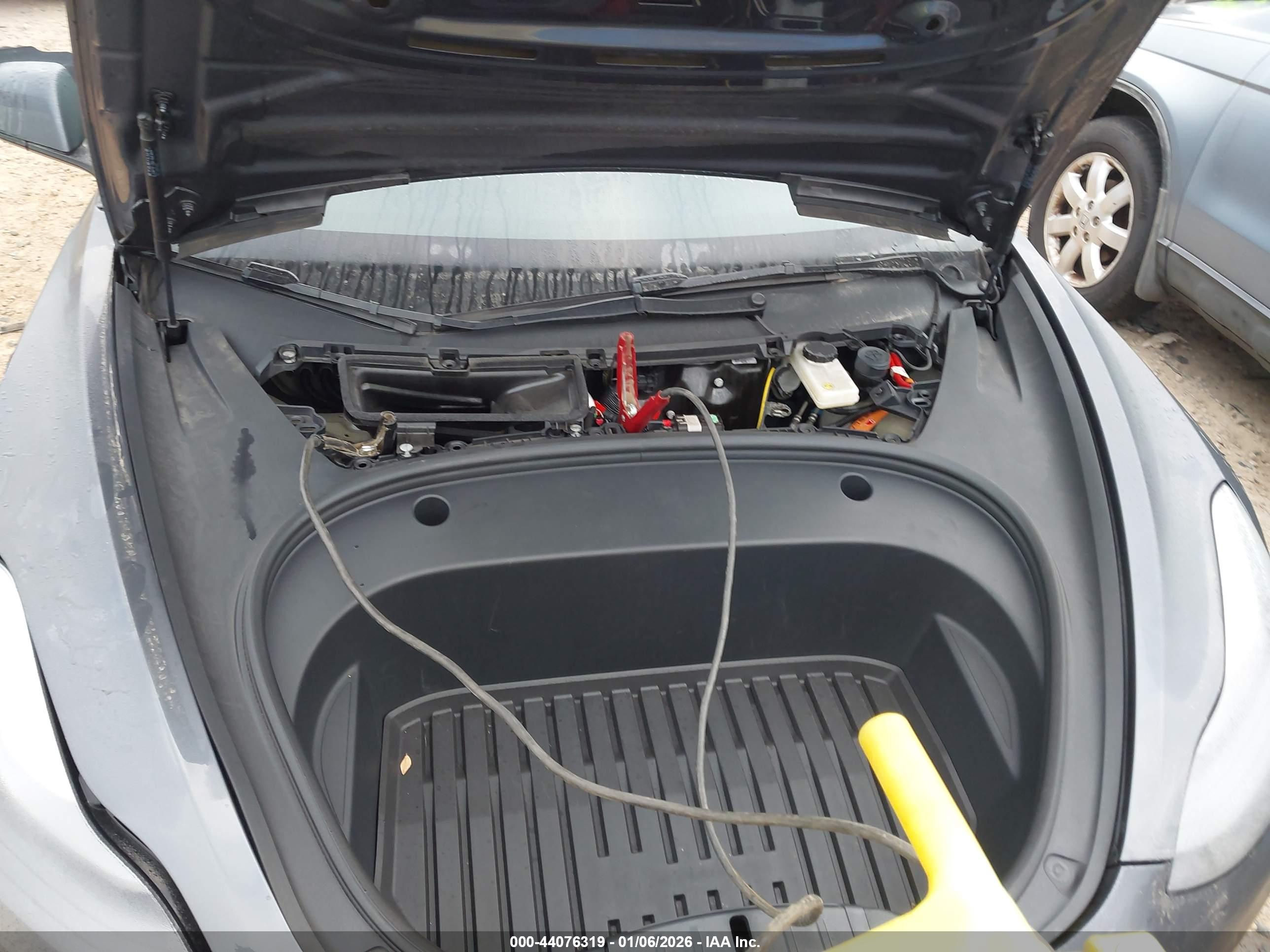 TESLA MODEL image 10