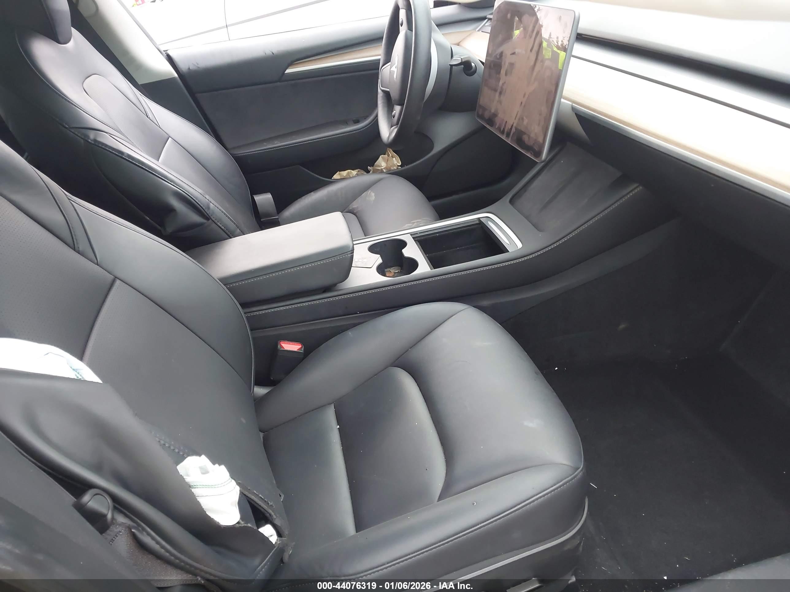TESLA MODEL image 5