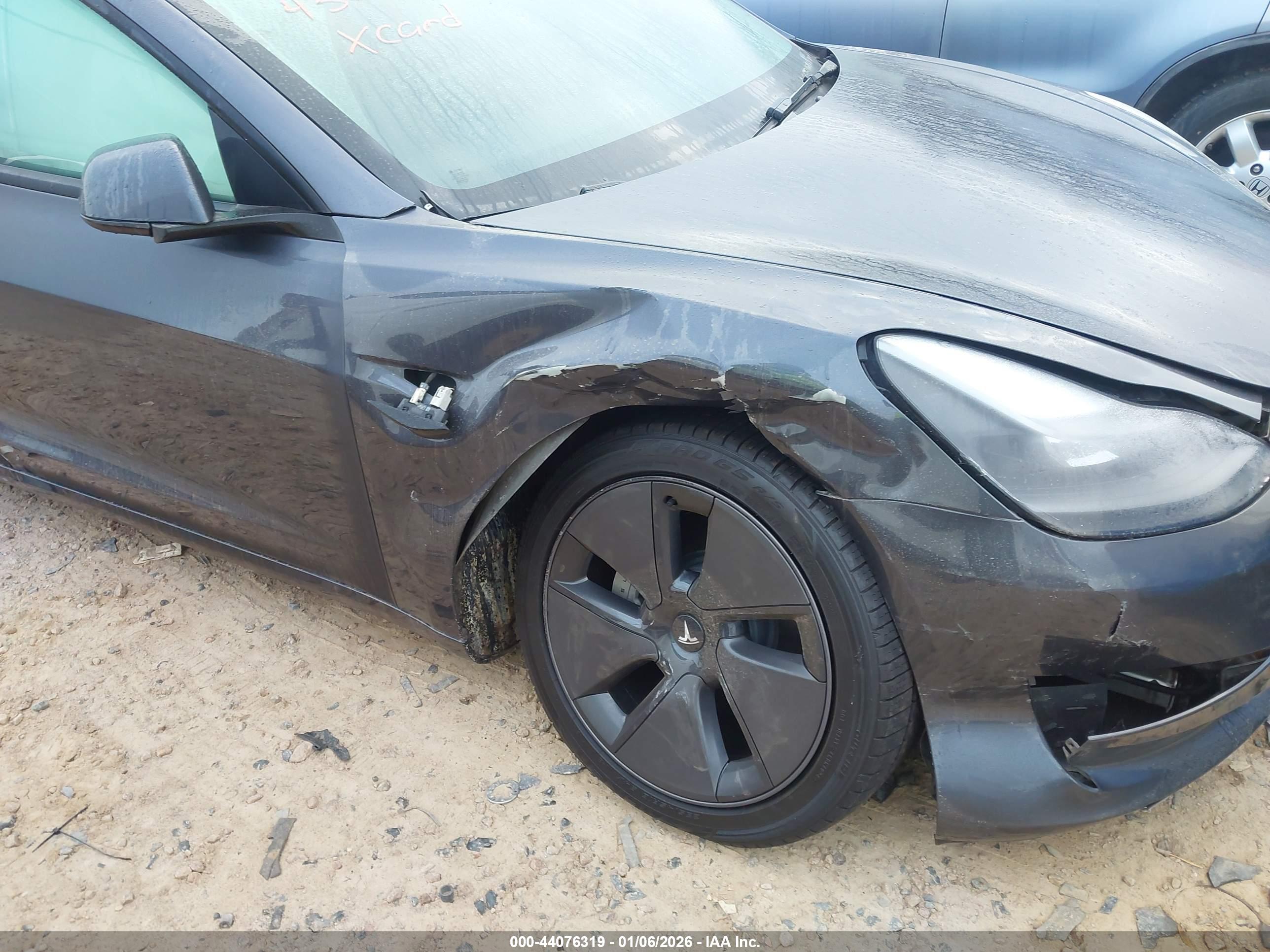 TESLA MODEL image 6