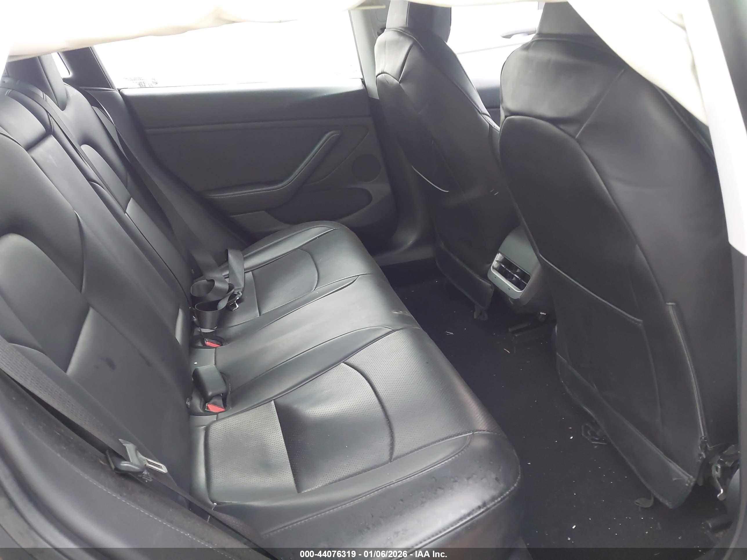TESLA MODEL image 8