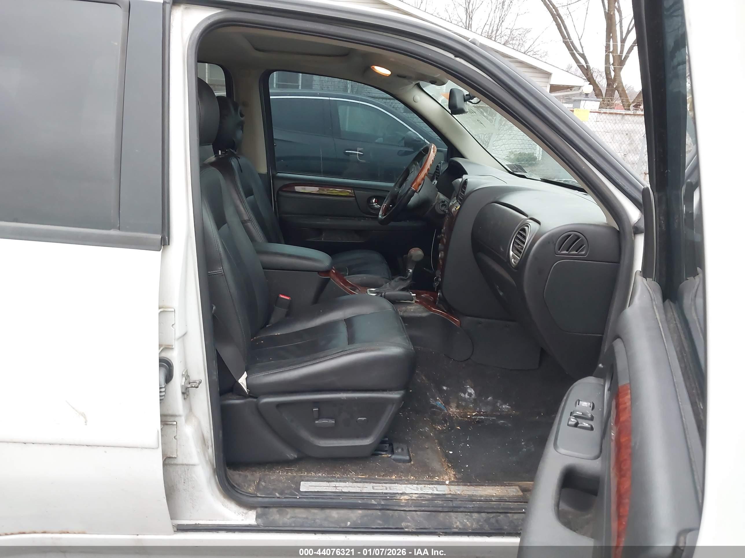 GMC ENVOY image 5