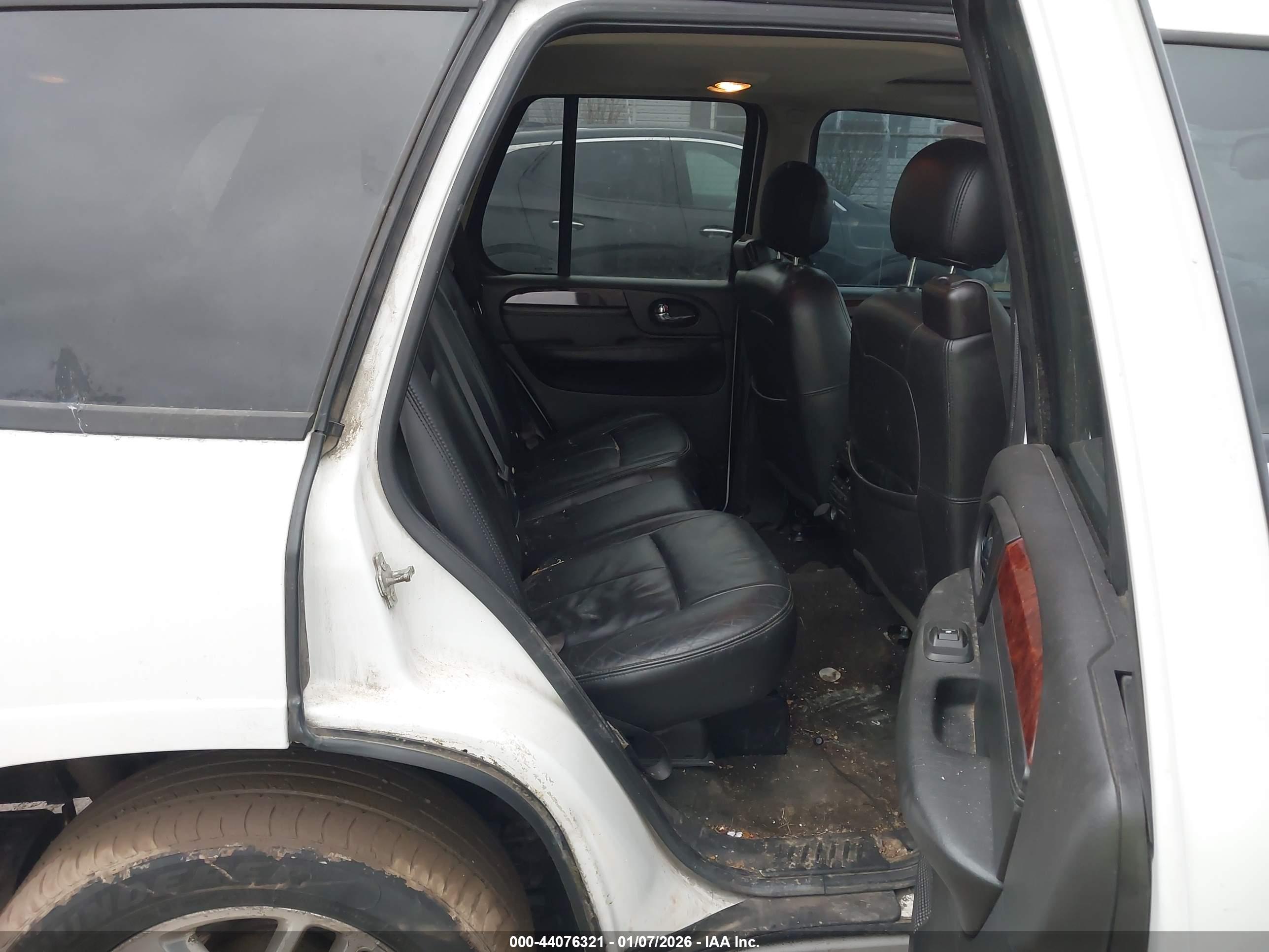 GMC ENVOY image 8
