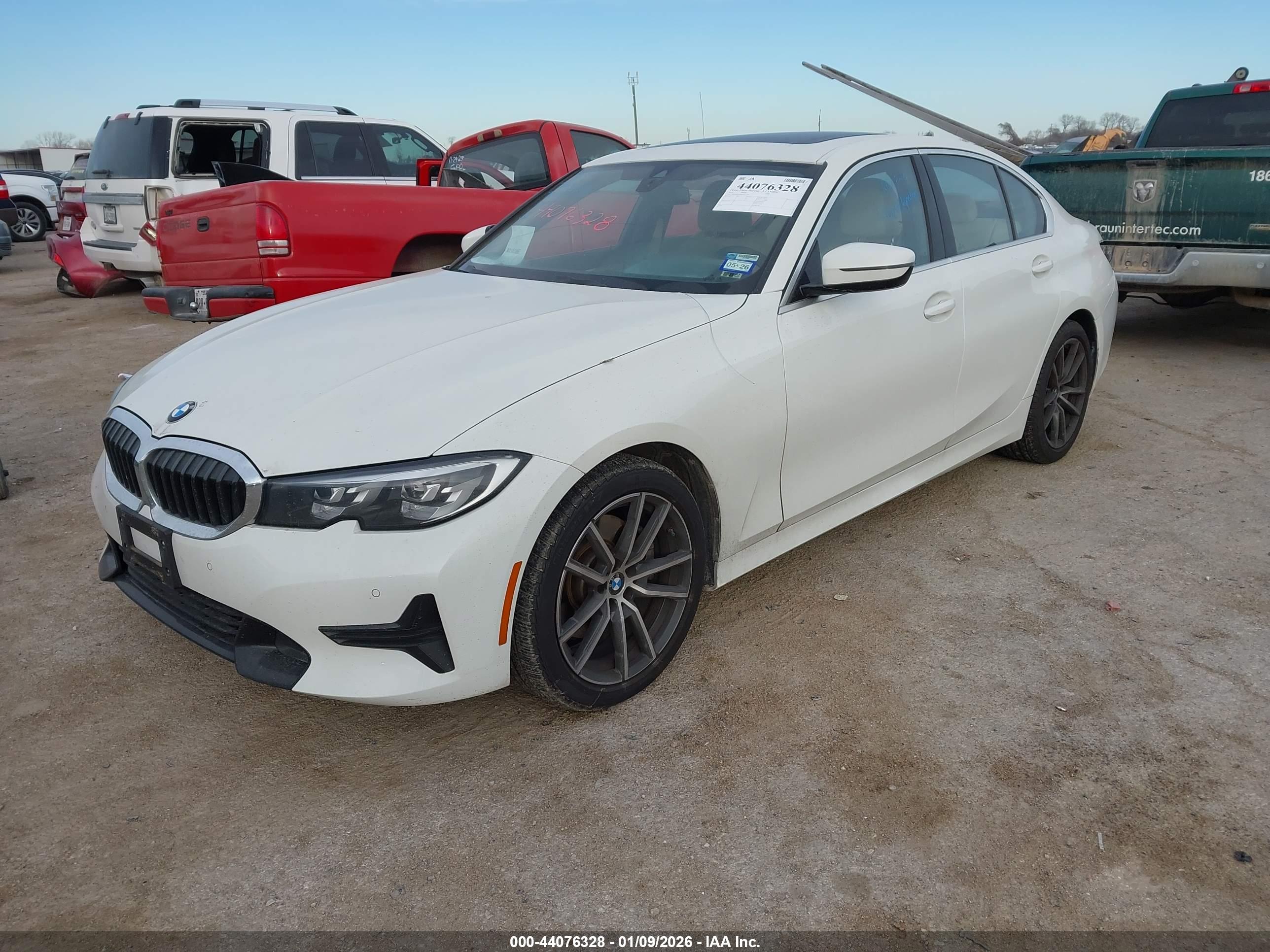 BMW 330I image 2