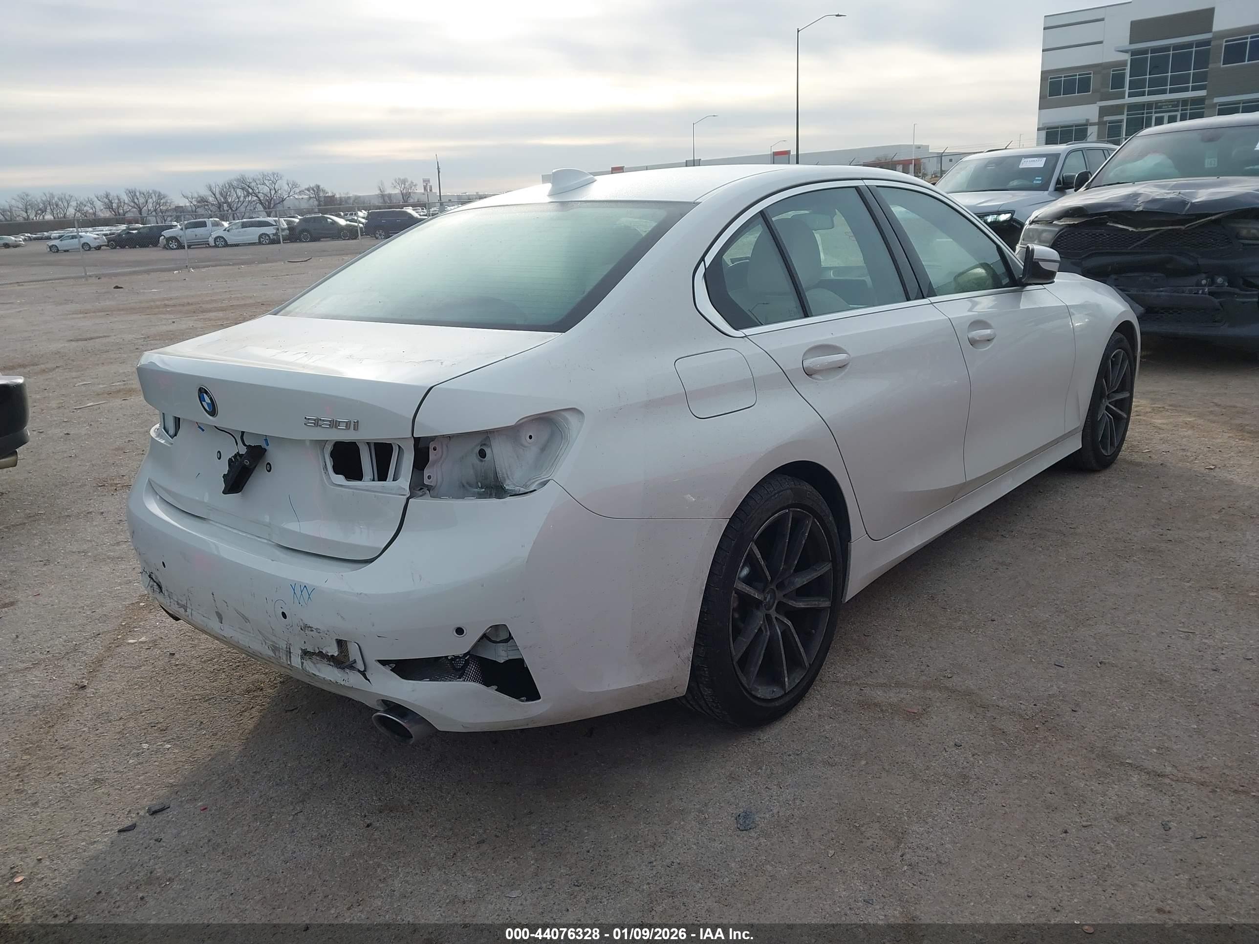 BMW 330I image 4