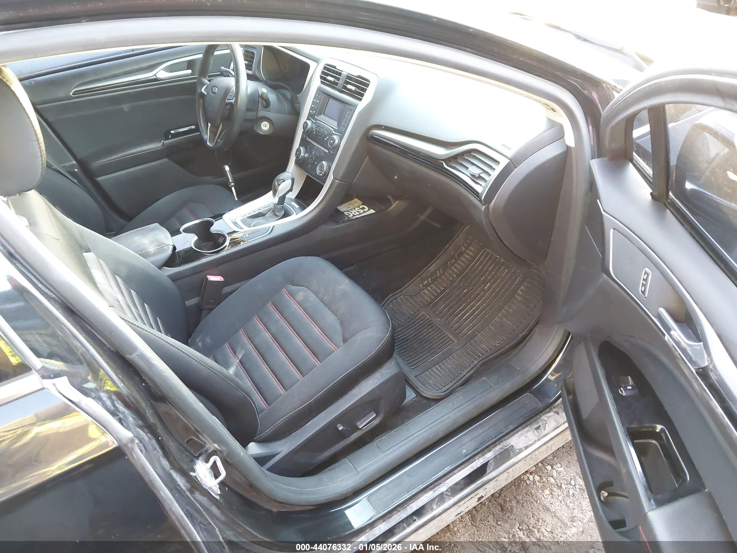 FORD FUSION image 5