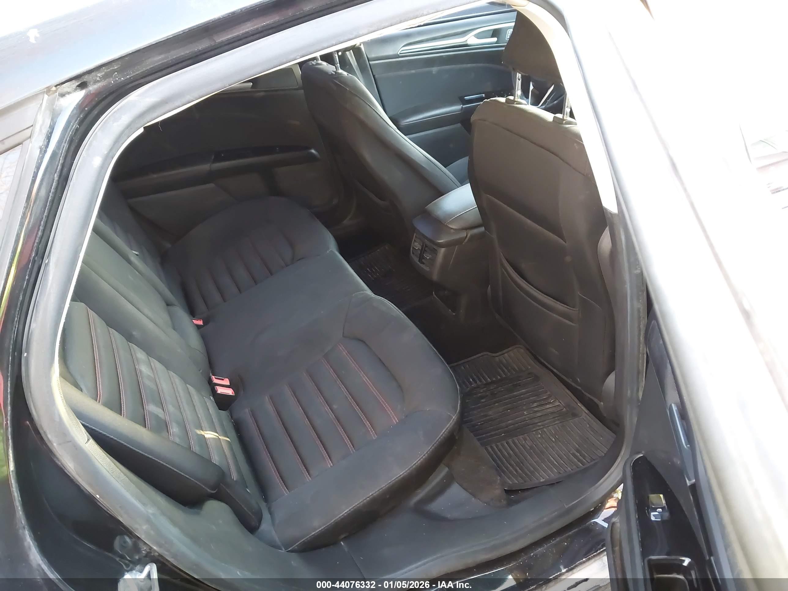 FORD FUSION image 8