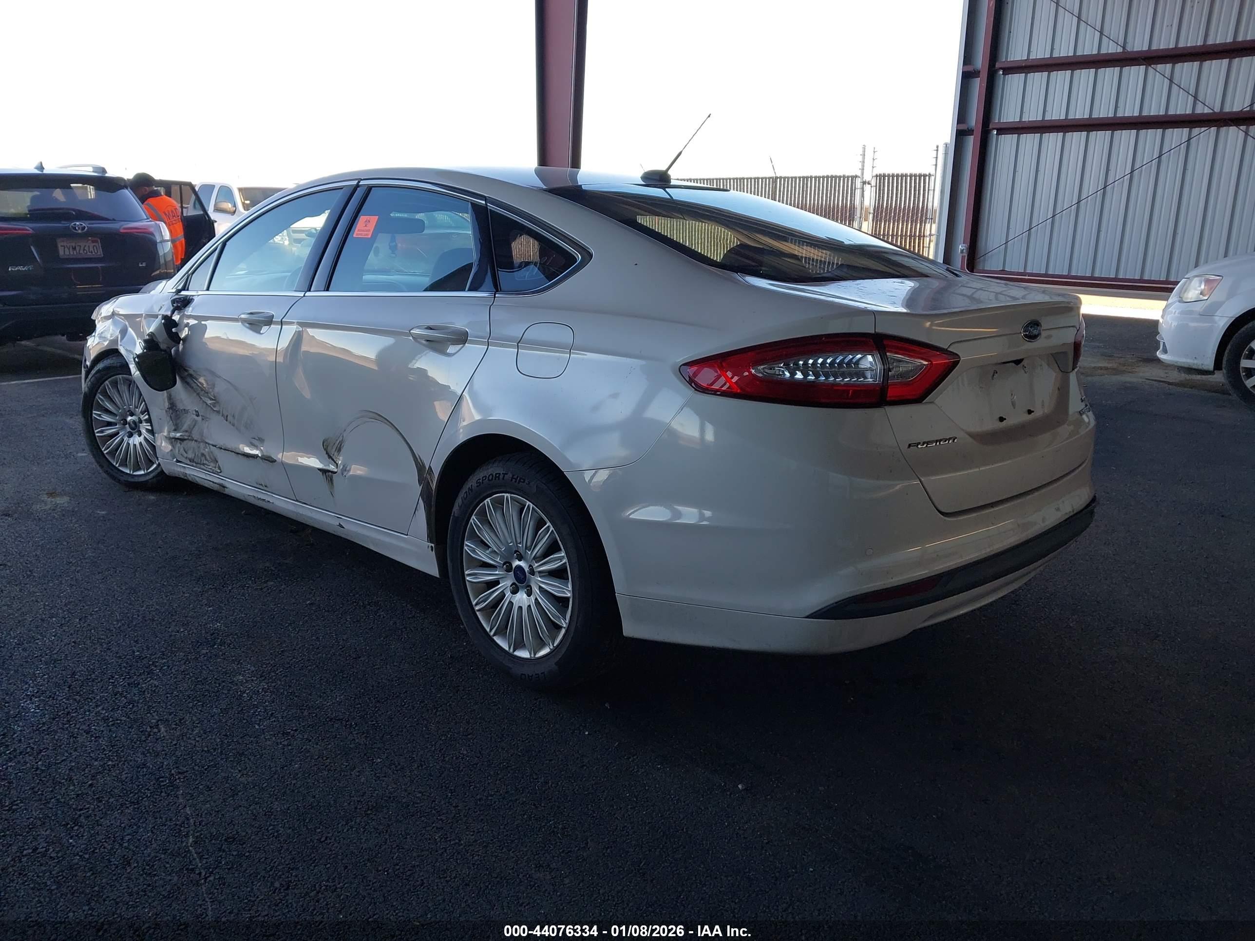 FORD FUSION image 3