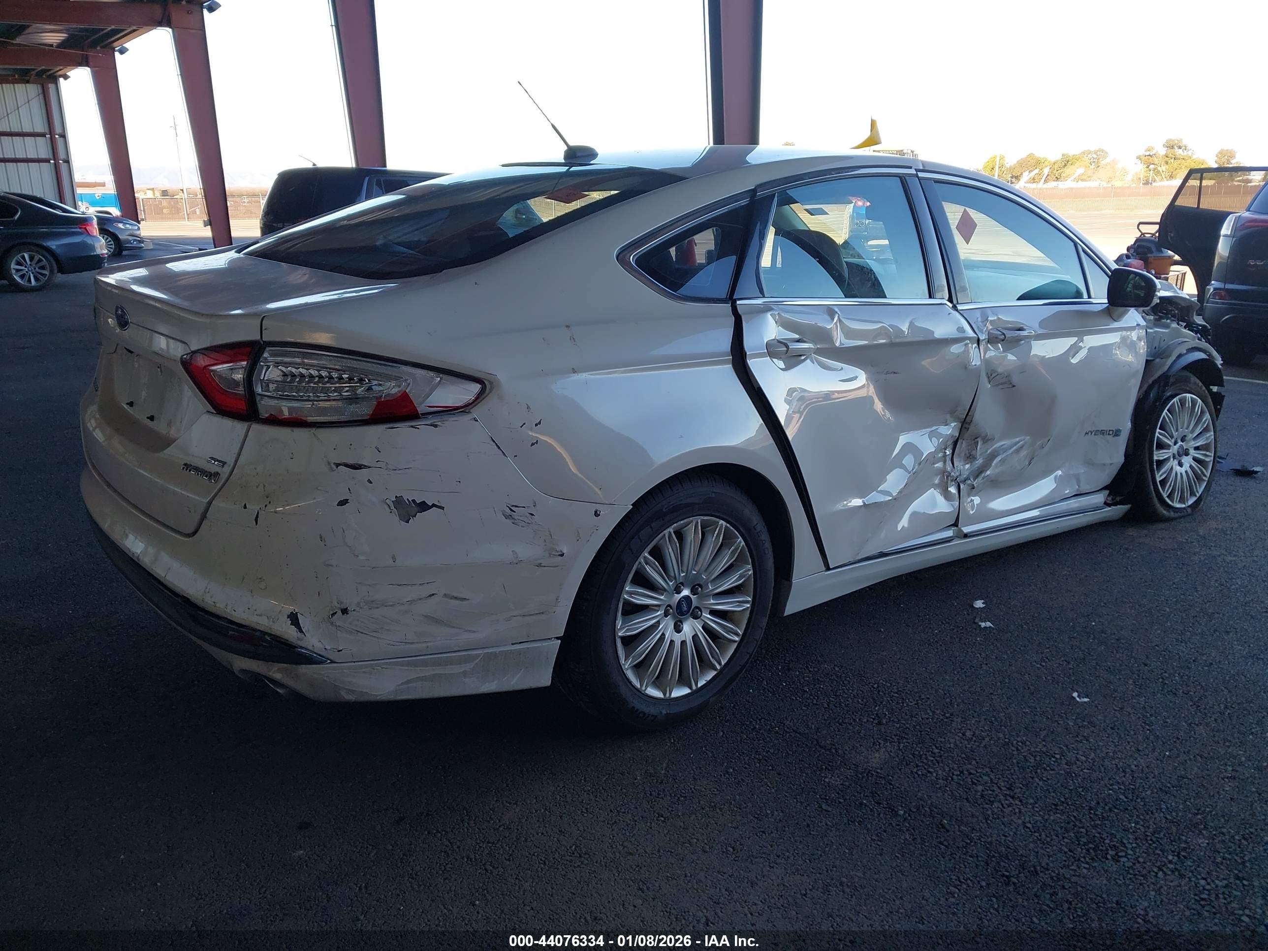 FORD FUSION image 4