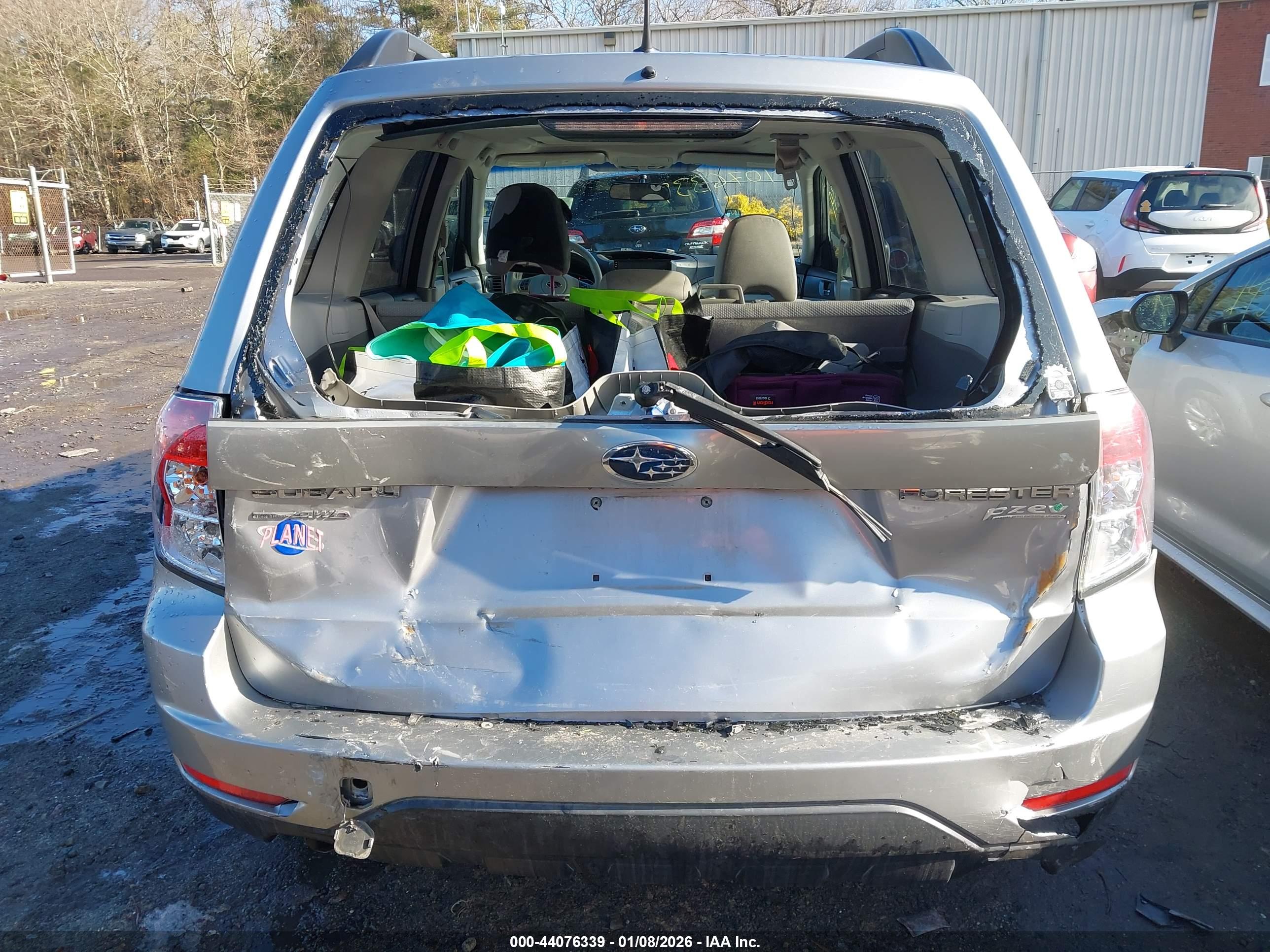 SUBARU FORESTER image 6