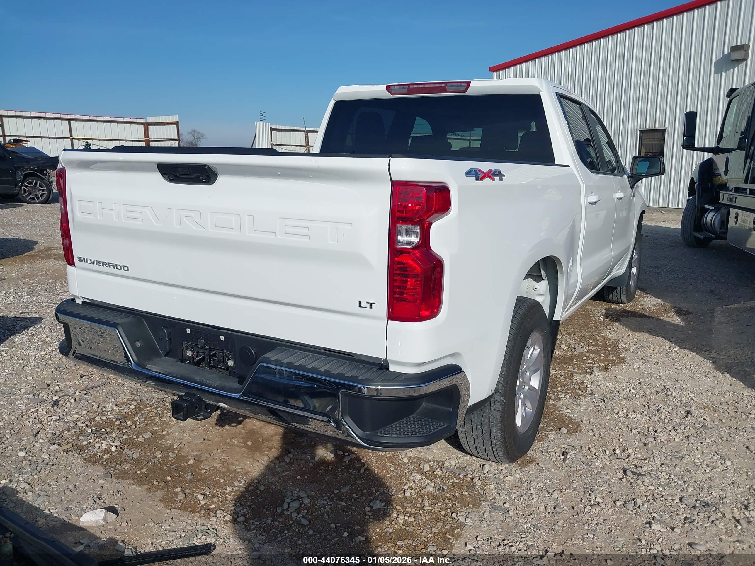 CHEVROLET SILVERADO image 4