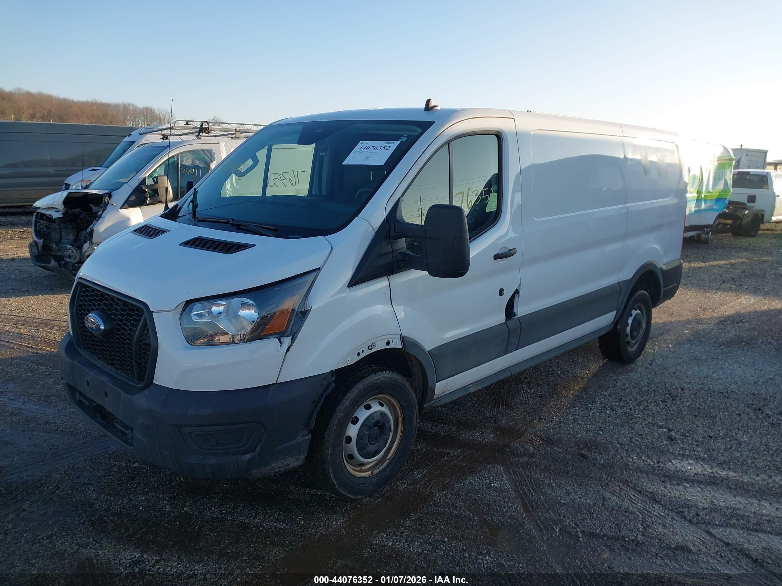 FORD TRANSIT-250 image 2