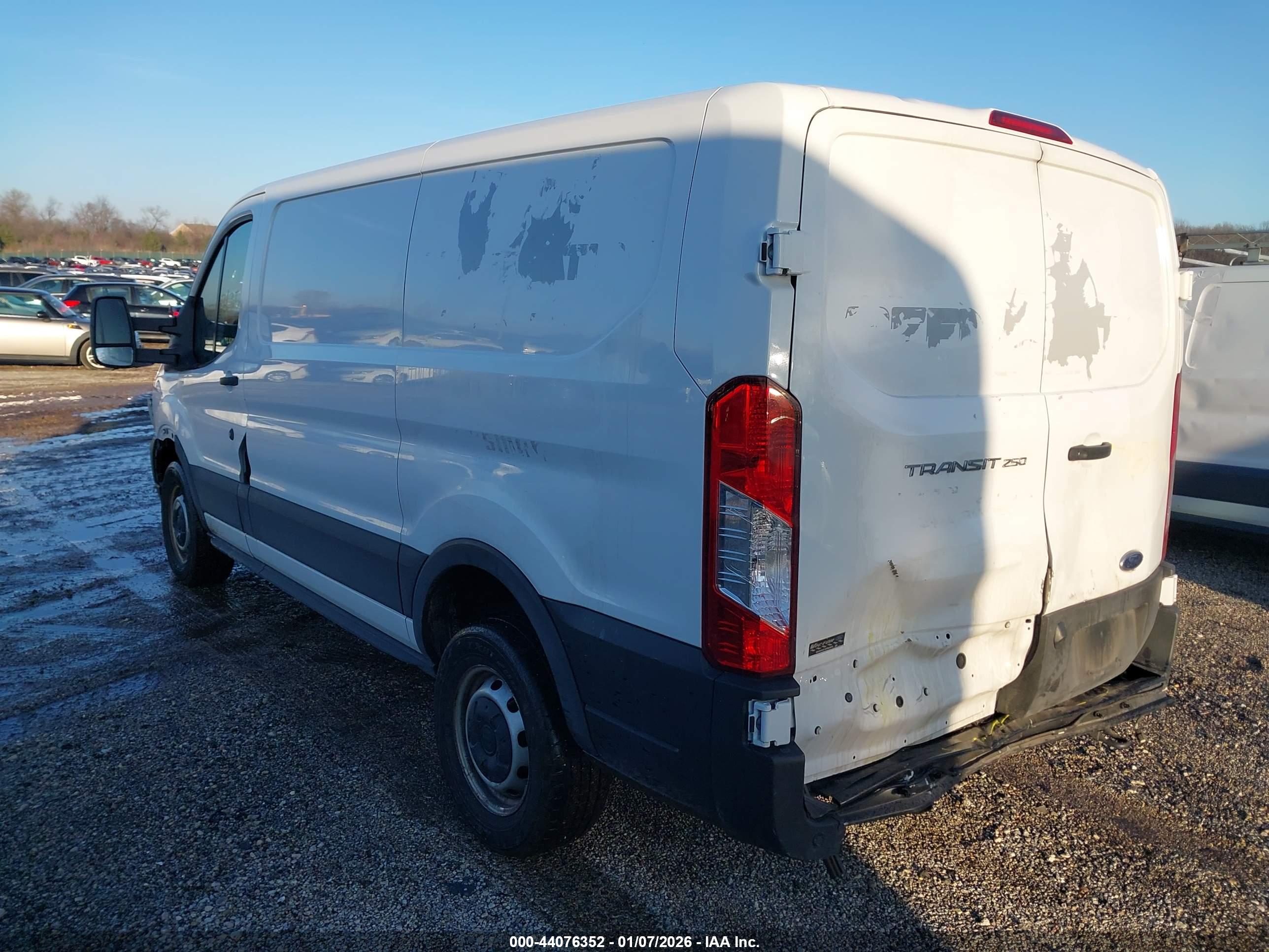 FORD TRANSIT-250 image 3