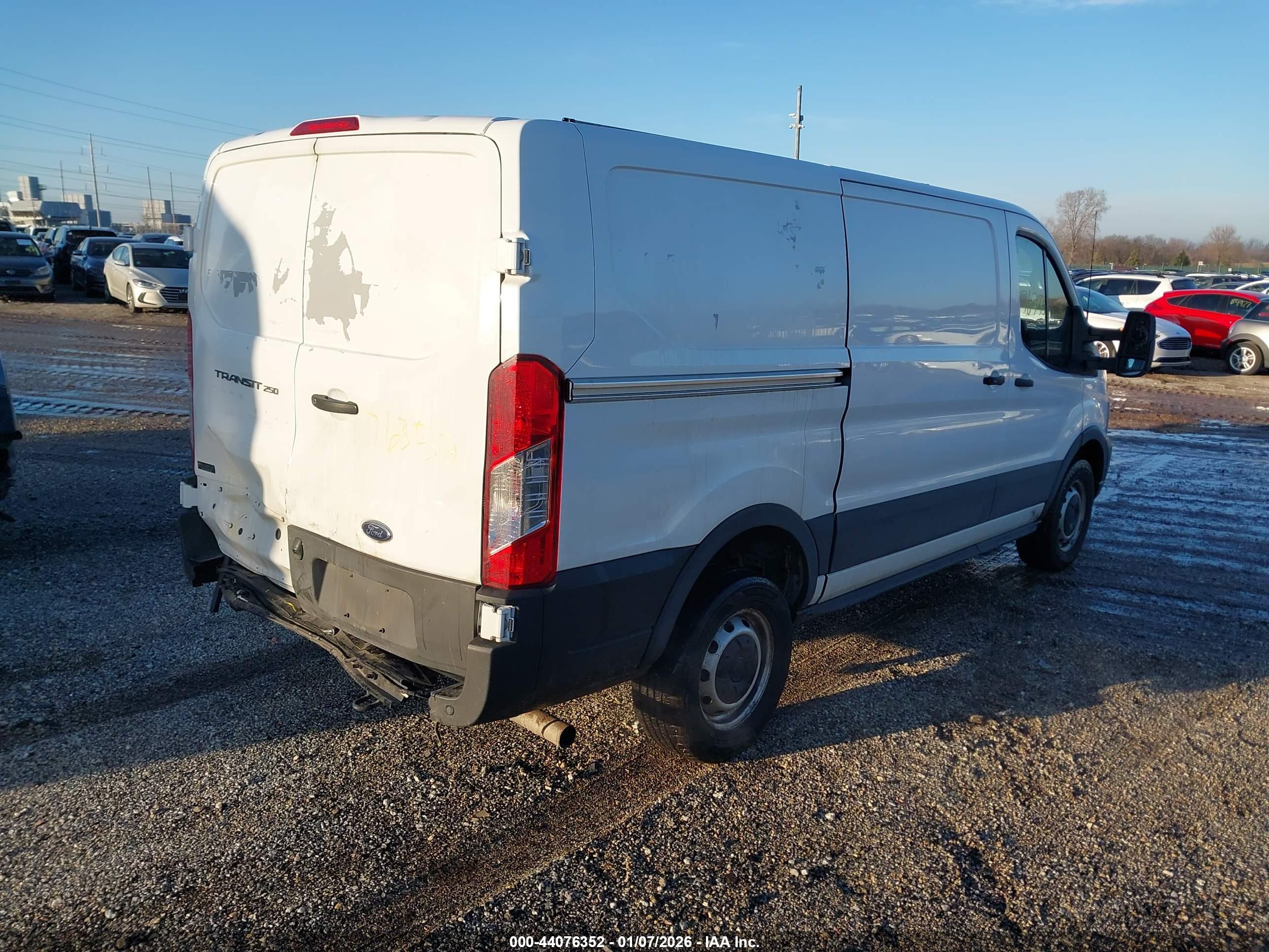 FORD TRANSIT-250 image 4