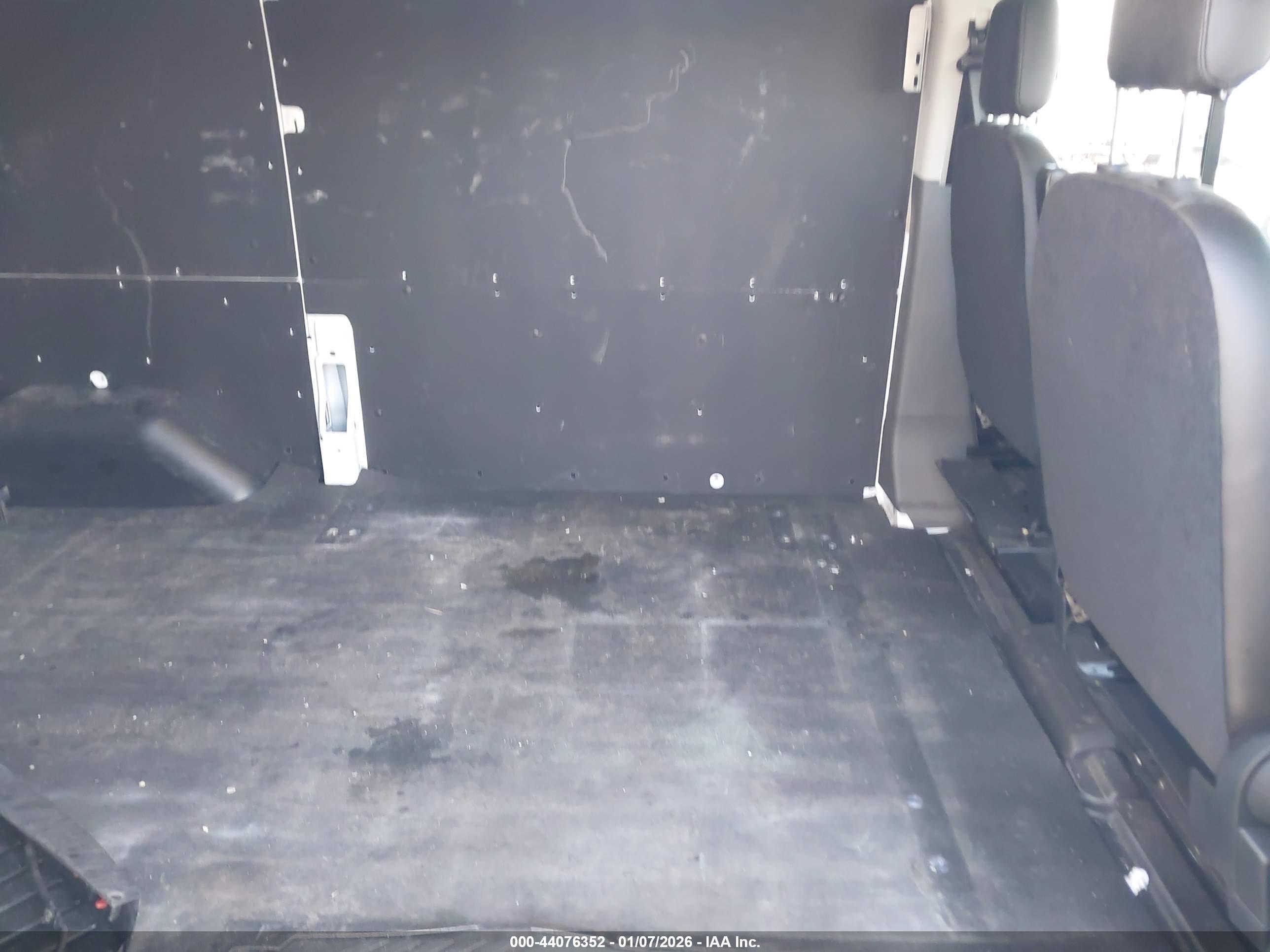 FORD TRANSIT-250 image 8