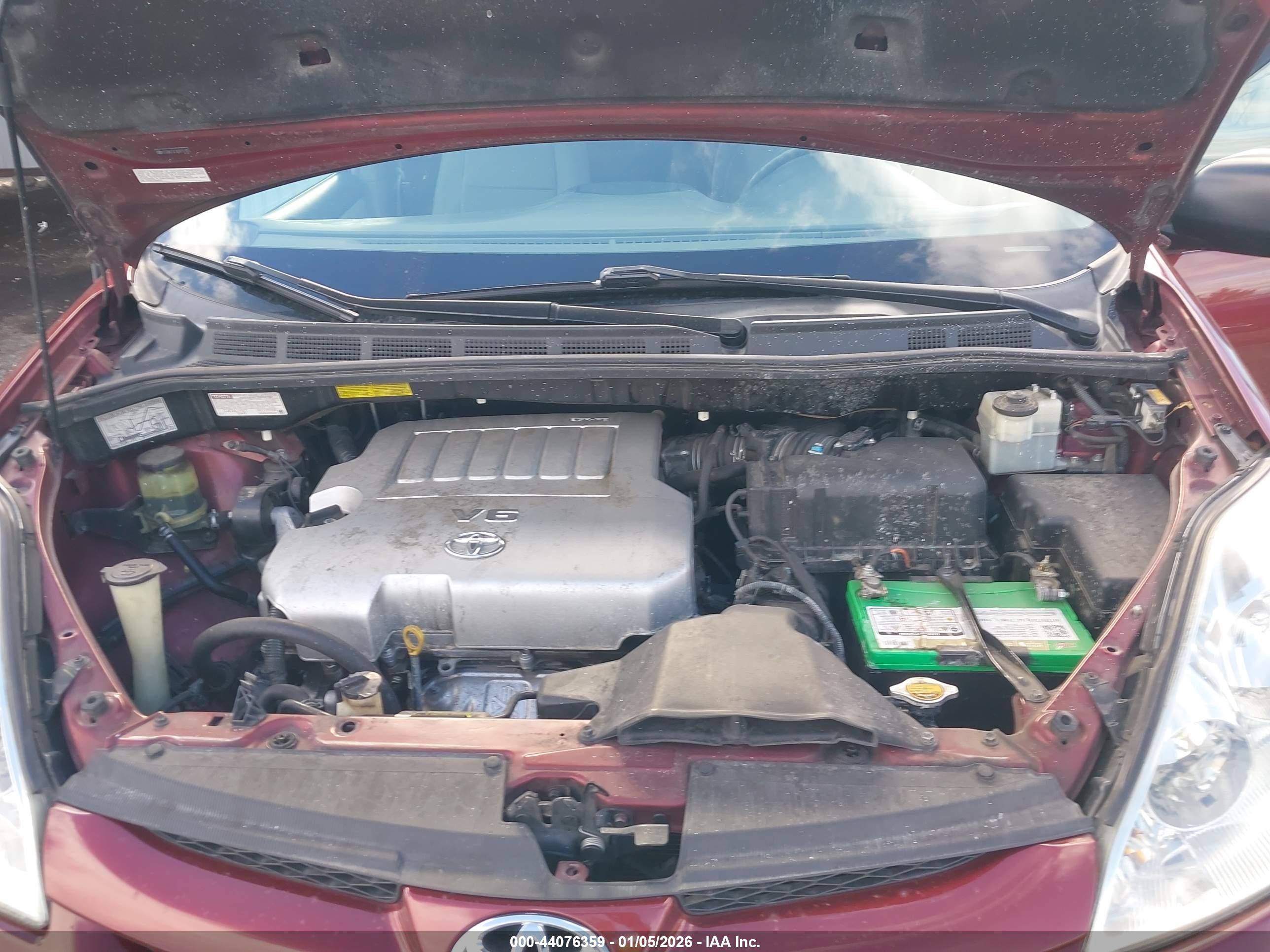 TOYOTA SIENNA image 10