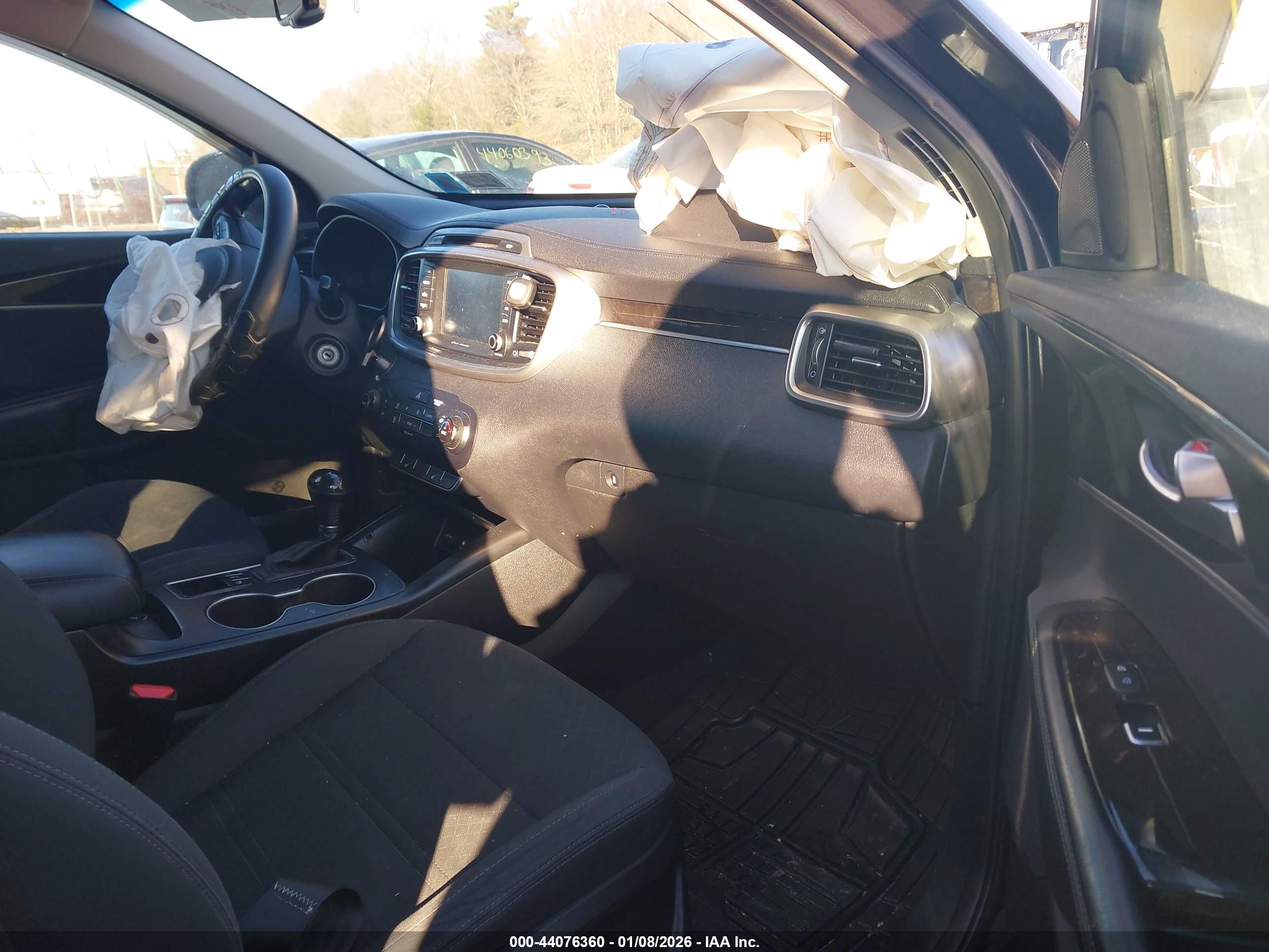 KIA SORENTO image 5