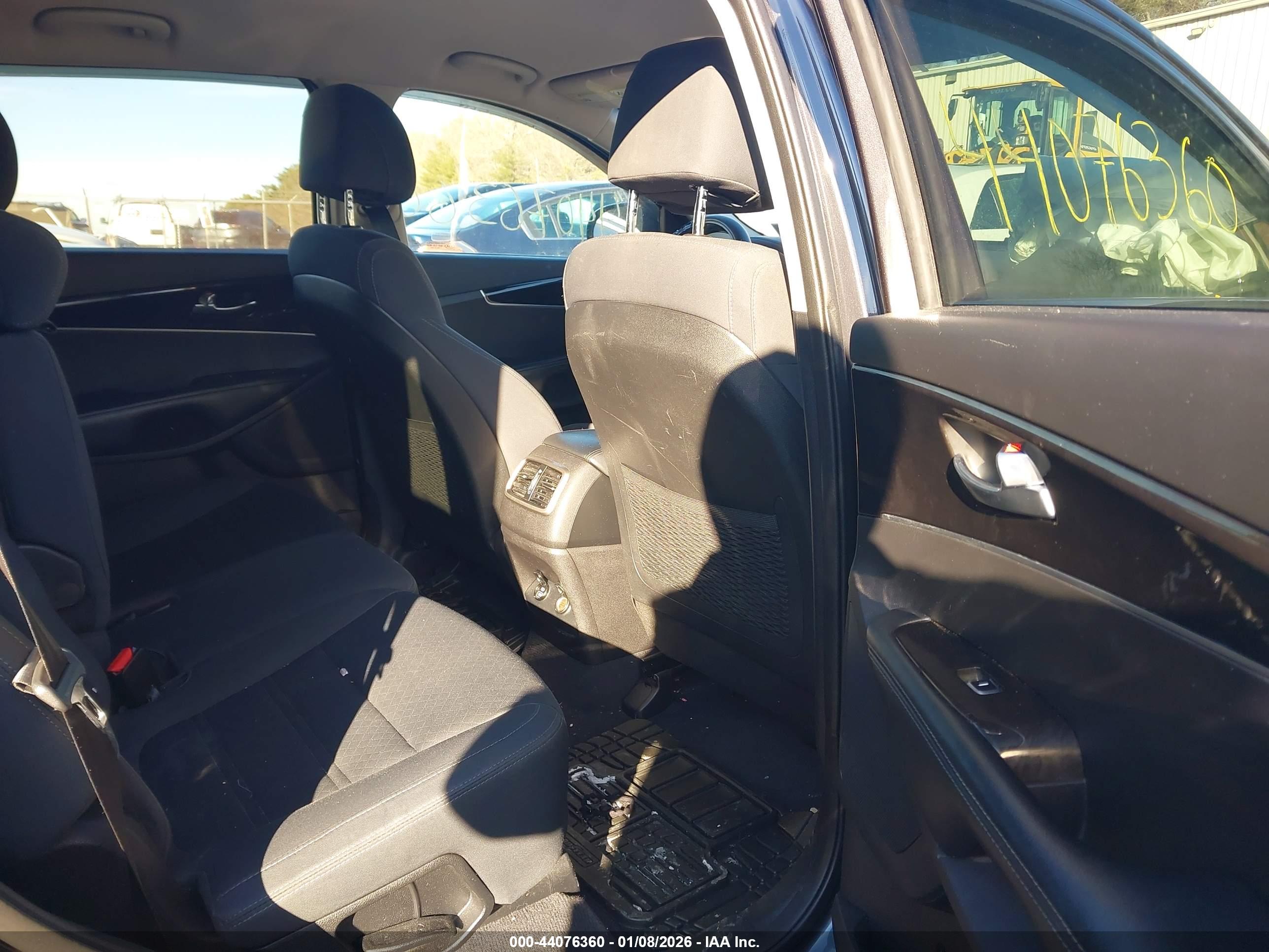 KIA SORENTO image 8