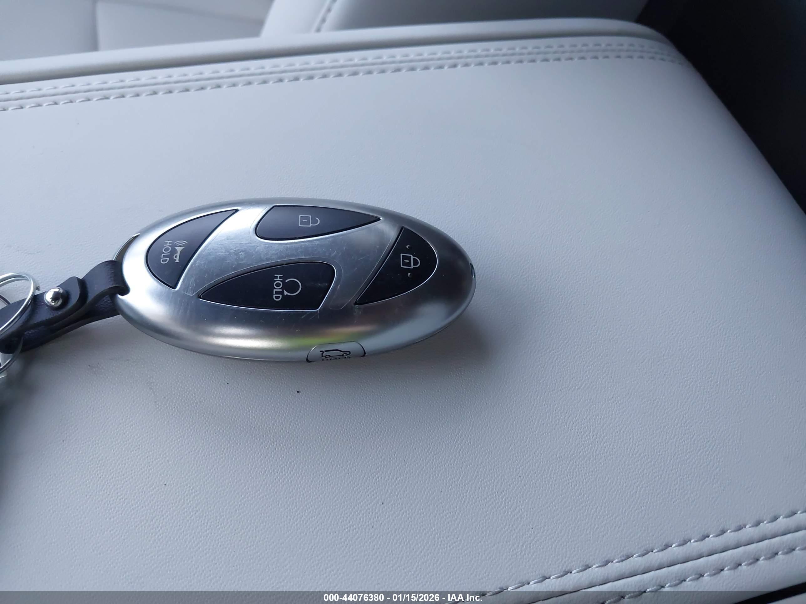 HYUNDAI SANTA image 11