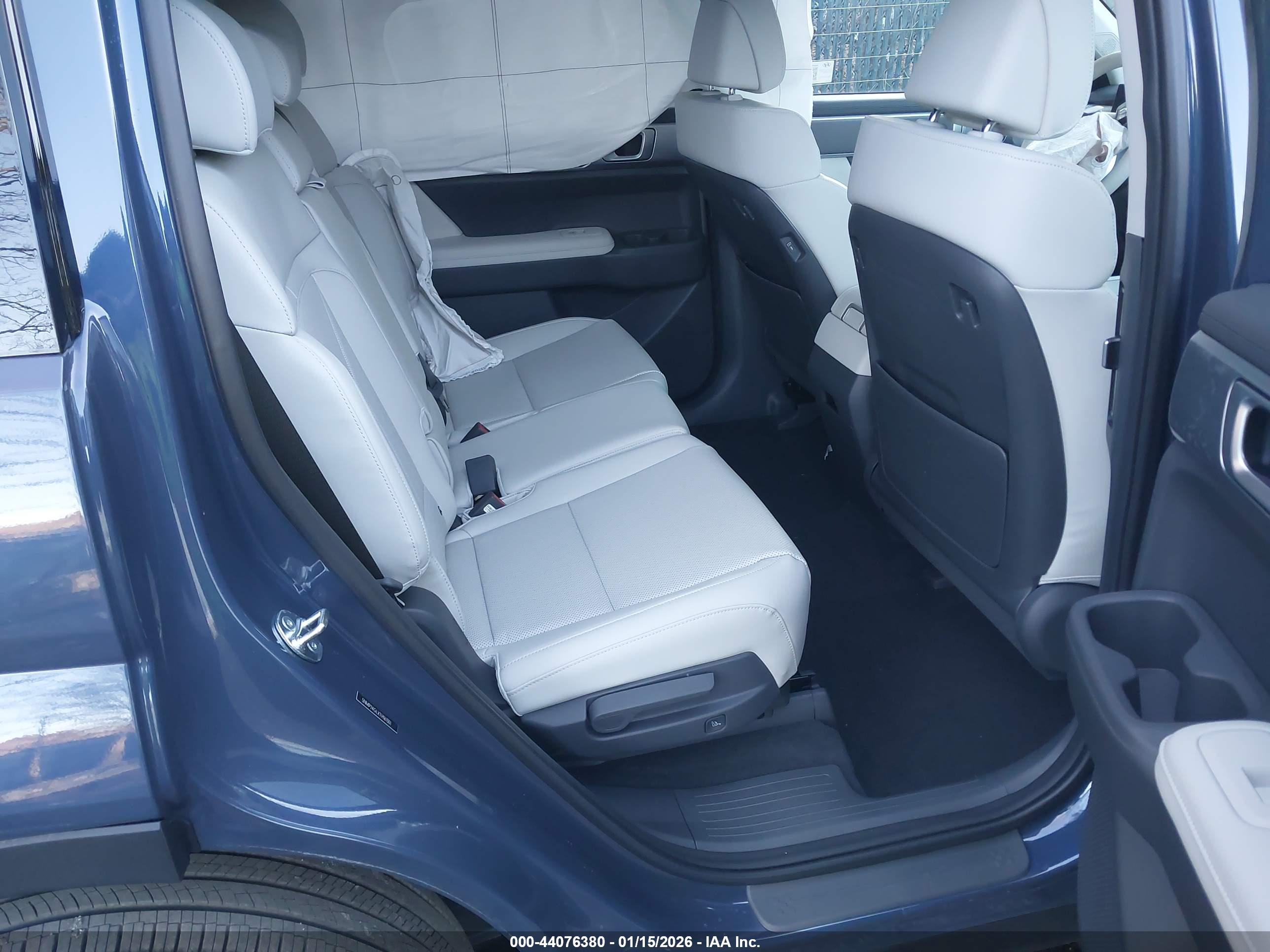HYUNDAI SANTA image 8