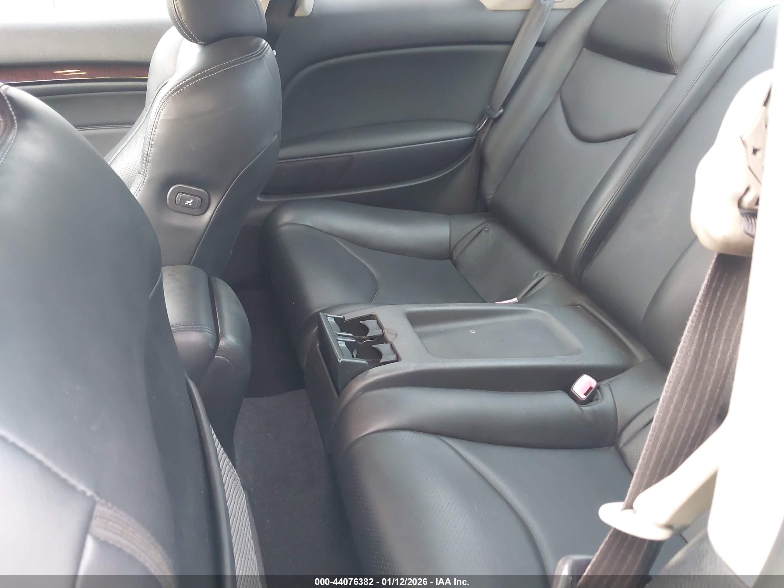 INFINITI G37 image 8