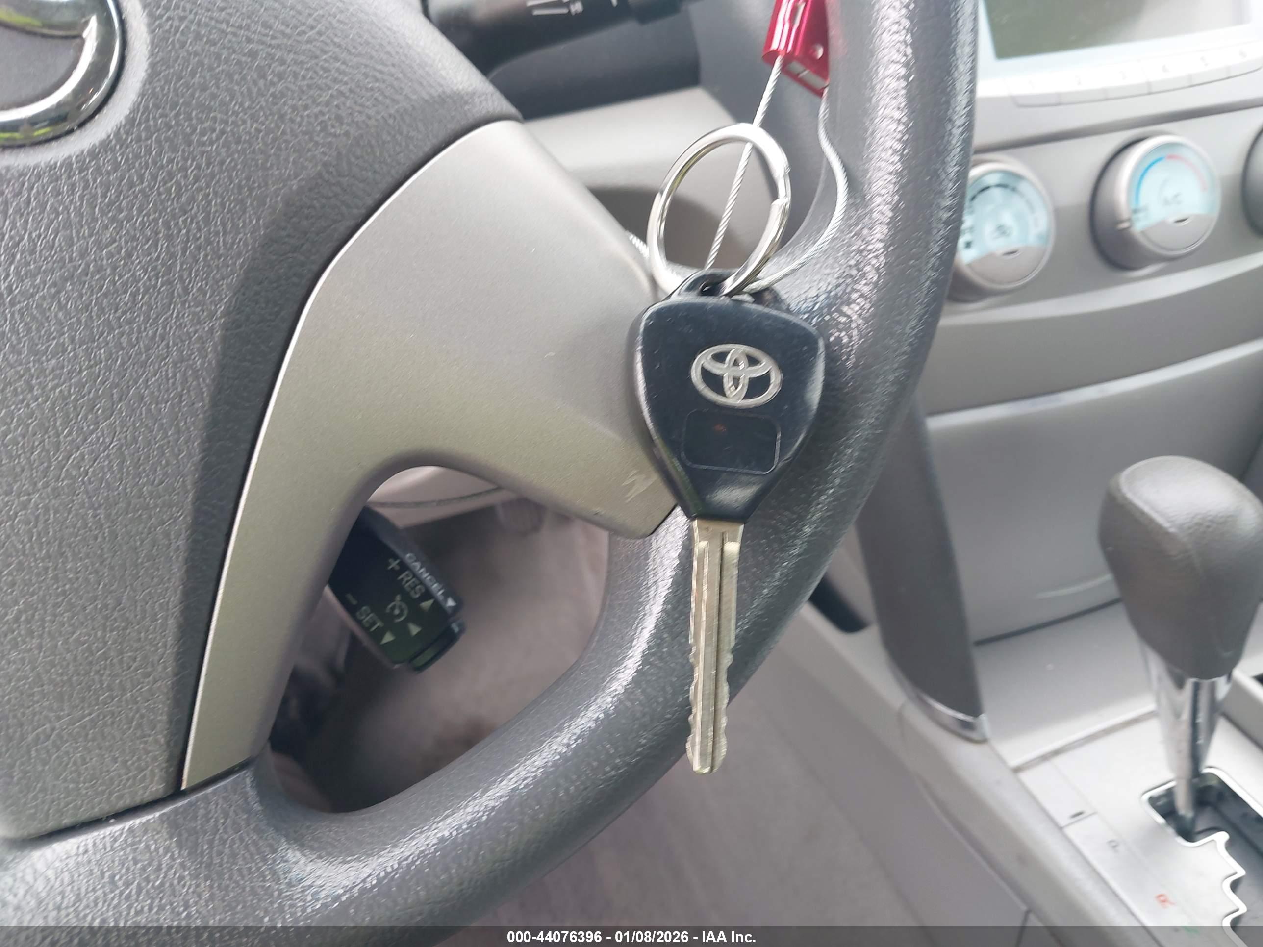 TOYOTA CAMRY image 11