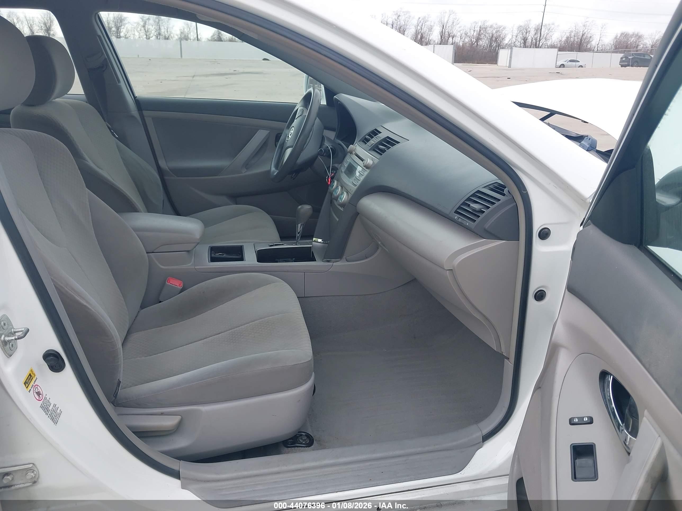 TOYOTA CAMRY image 5