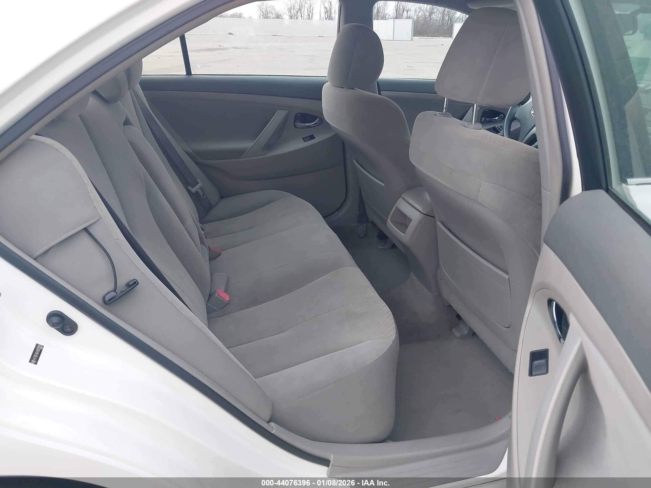 TOYOTA CAMRY image 8