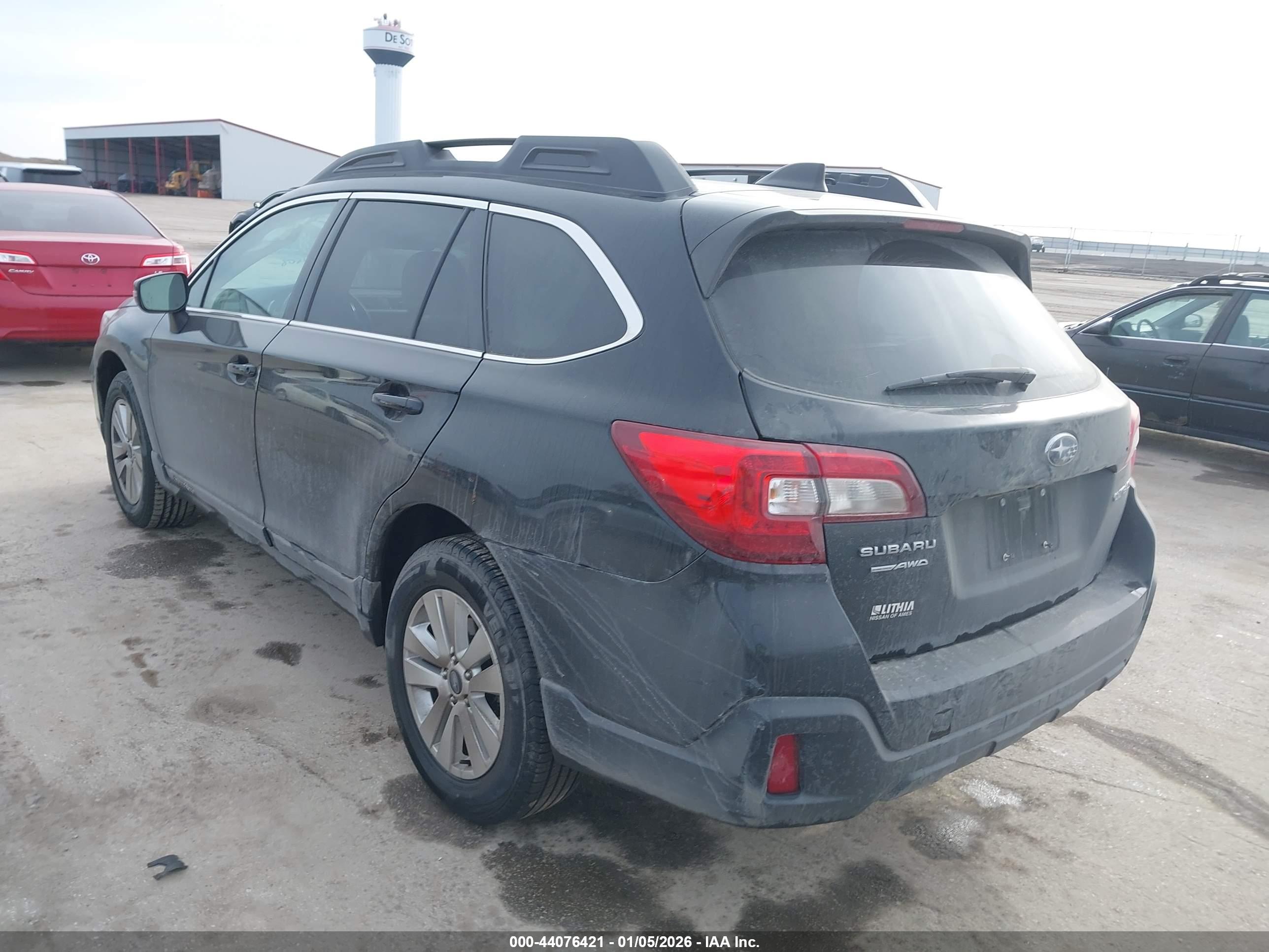 SUBARU OUTBACK image 3