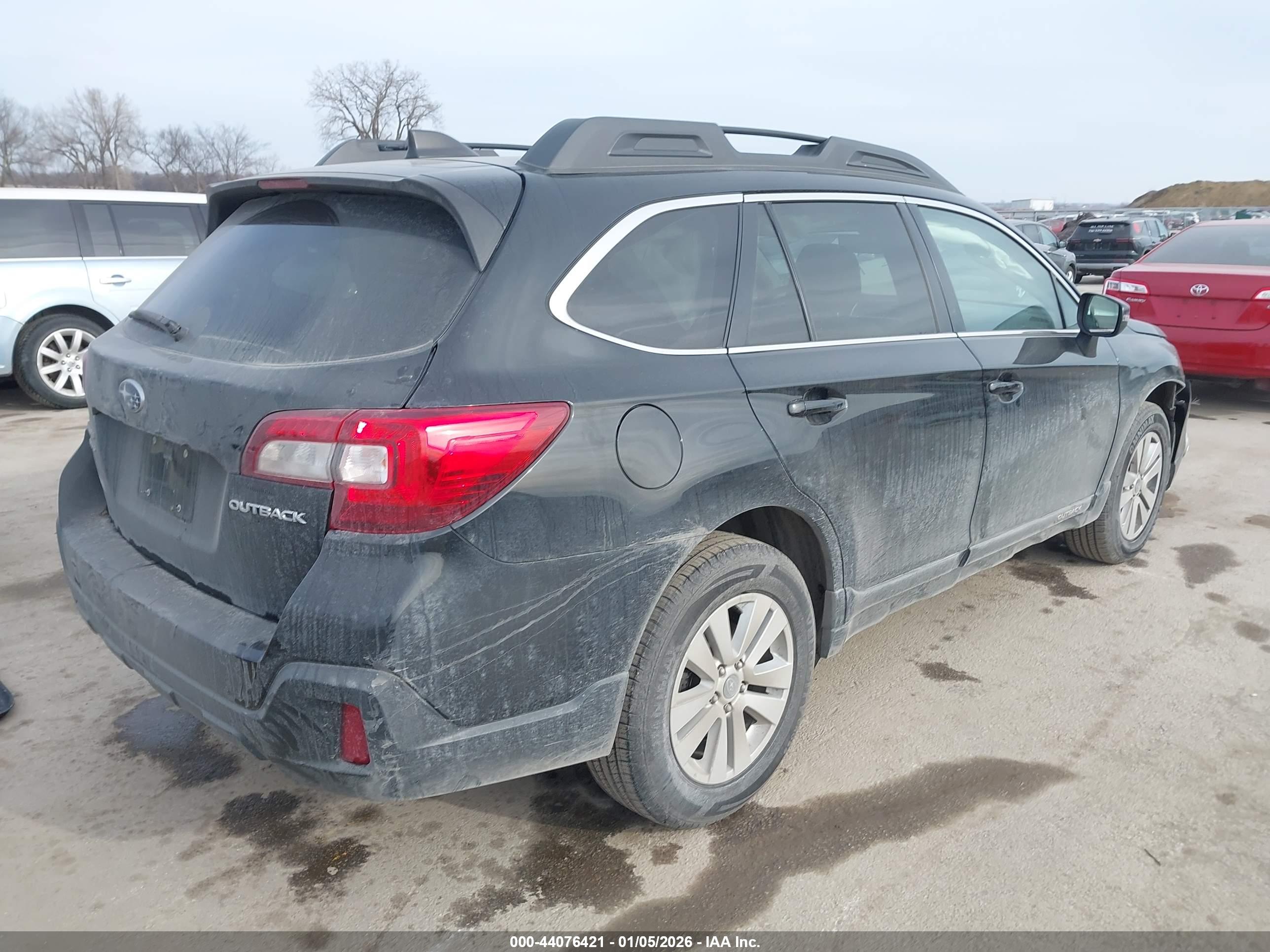 SUBARU OUTBACK image 4