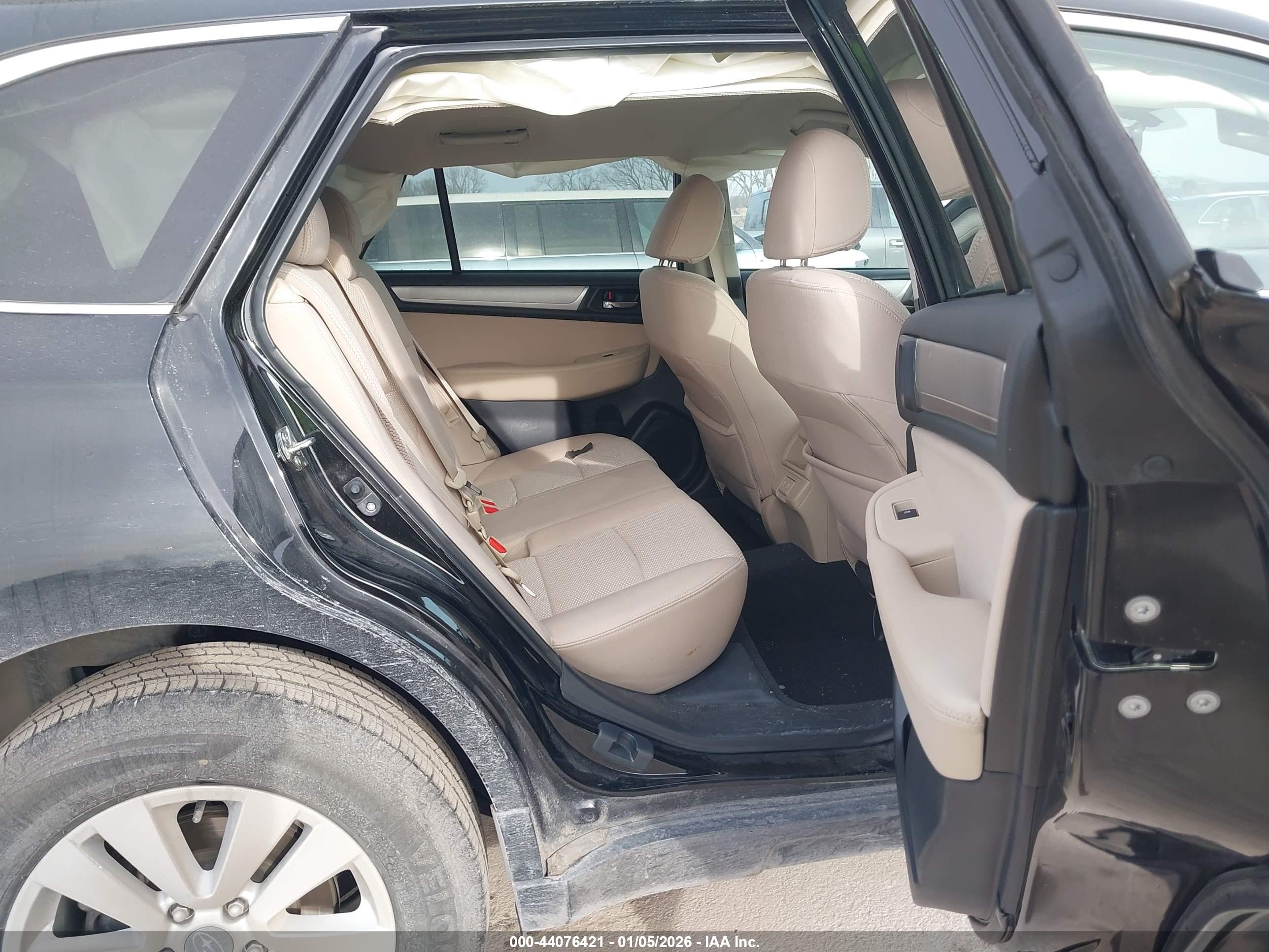 SUBARU OUTBACK image 8