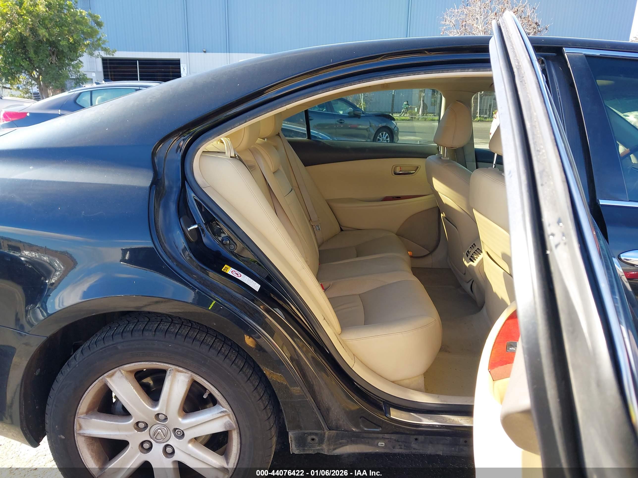 LEXUS ES image 8